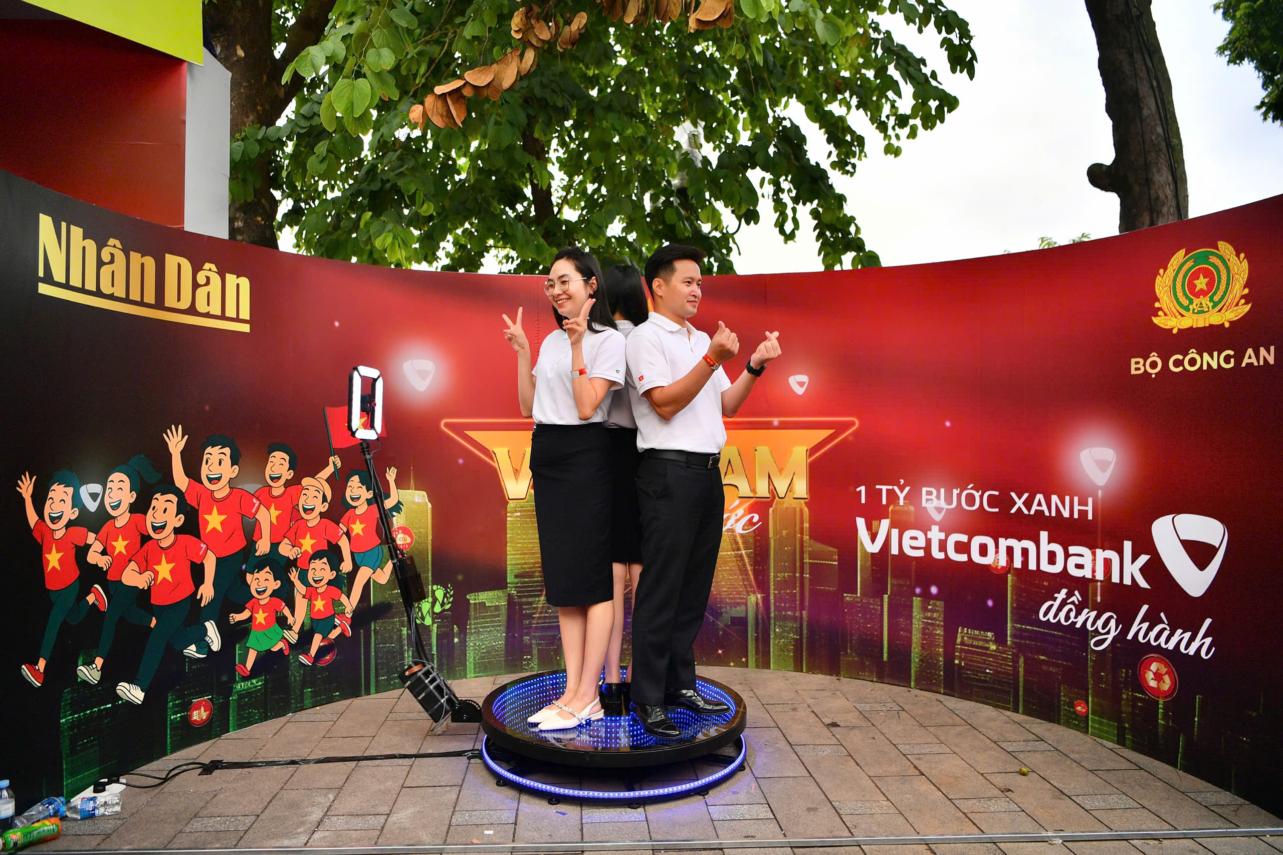 Hơn 20.000 người Vietcombank hòa nhịp “Cùng Việt Nam tiến bước”- Ảnh 8.