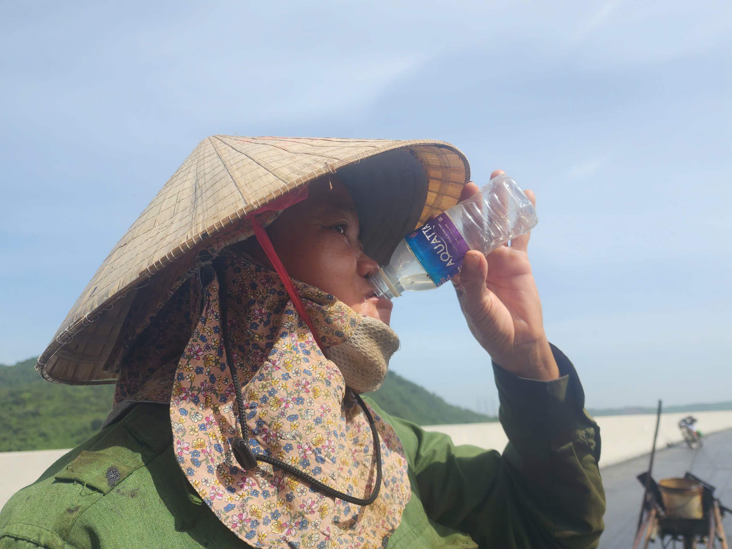 Nỗ lực trước ngày thông xe cao tốc Vũng Áng - Bùng- Ảnh 3. Nỗ lực trước ngày thông xe cao tốc Vũng Áng - Bùng- Ảnh 3.