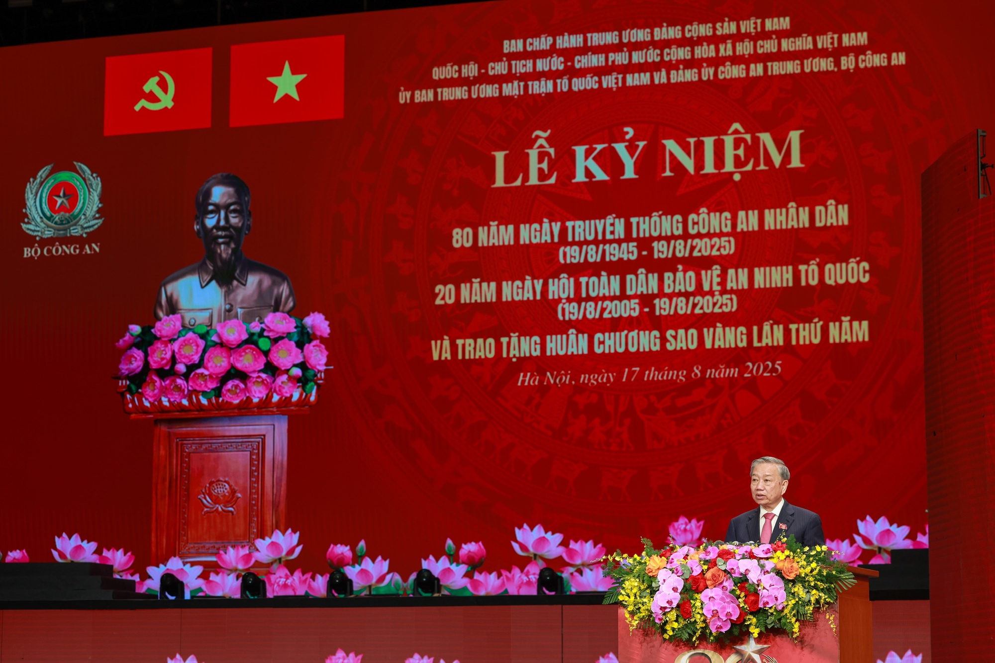 Tổng Bí thư: Công an nhân dân là "lá chắn" và "thanh kiếm" bảo vệ chế độ, bảo vệ nhân dân- Ảnh 3.