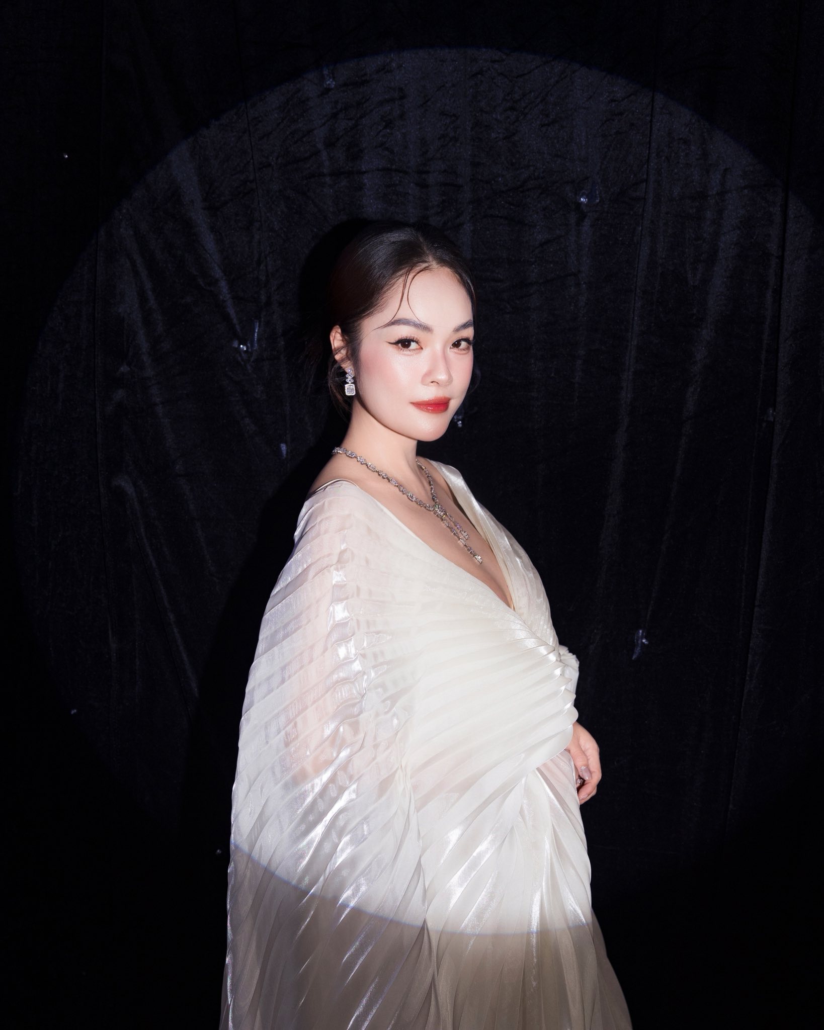 Diễn viên Dương Cẩm Lynh bức xúc khi bị đồn tham gia đường dây bán dâm- Ảnh 1. Diễn viên Dương Cẩm Lynh bức xúc khi bị đồn tham gia đường dây bán dâm- Ảnh 1.