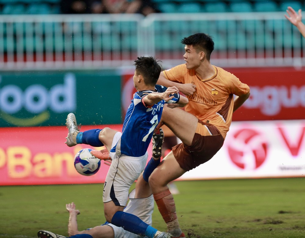 V-League: Hoàng Anh Gia Lai thua tan nát trong ngày ra quân, Ninh Bình thắng ngược Hà Tĩnh- Ảnh 2. V-League: Hoàng Anh Gia Lai thua tan nát trong ngày ra quân, Ninh Bình thắng ngược Hà Tĩnh- Ảnh 2.