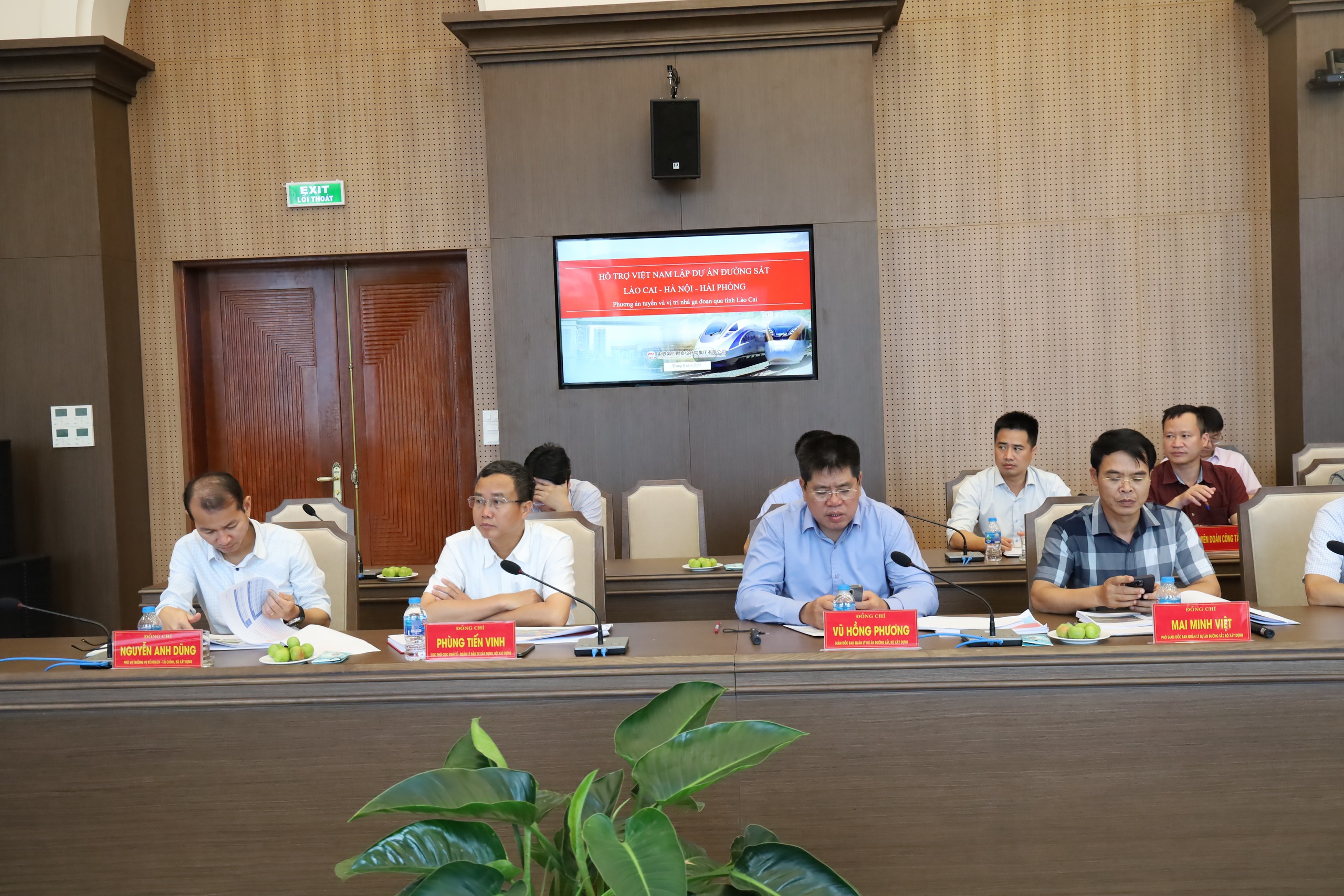 Thứ trưởng Nguyễn Danh Huy kiểm tra vị trí đề xuất xây dựng ga Yên Bái- Ảnh 7. Thứ trưởng Nguyễn Danh Huy kiểm tra vị trí đề xuất xây dựng ga Yên Bái- Ảnh 7.