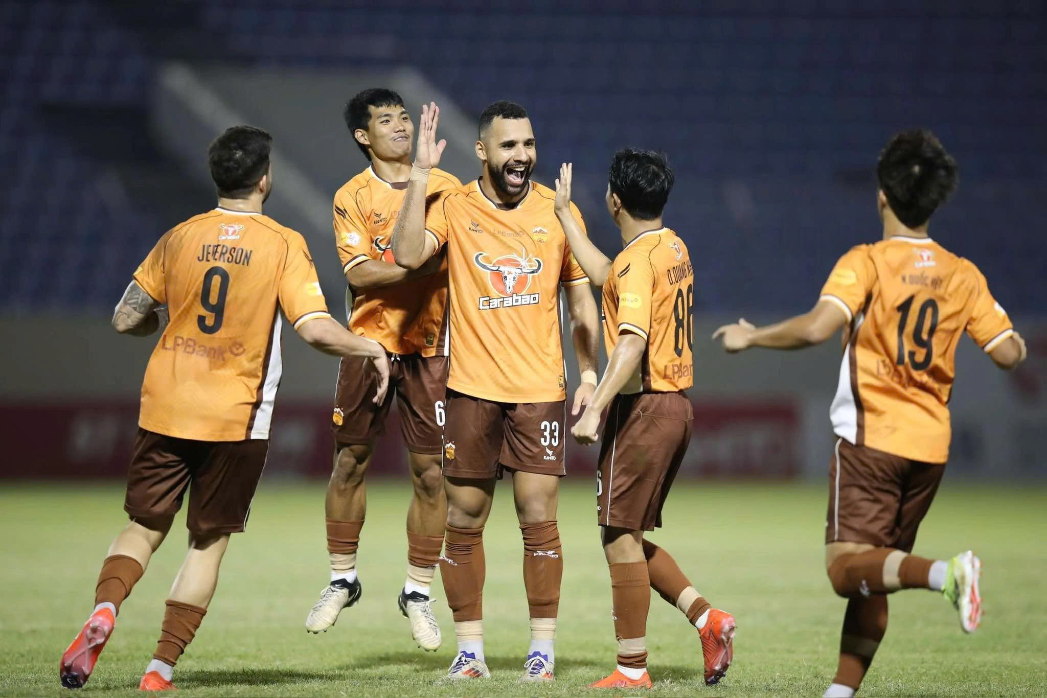 Trực tiếp V-League 17/8: HAGL tiếp Bình Dương, SLNA làm khách PVF-CAND- Ảnh 1. Trực tiếp V-League 17/8: HAGL tiếp Bình Dương, SLNA làm khách PVF-CAND- Ảnh 1.