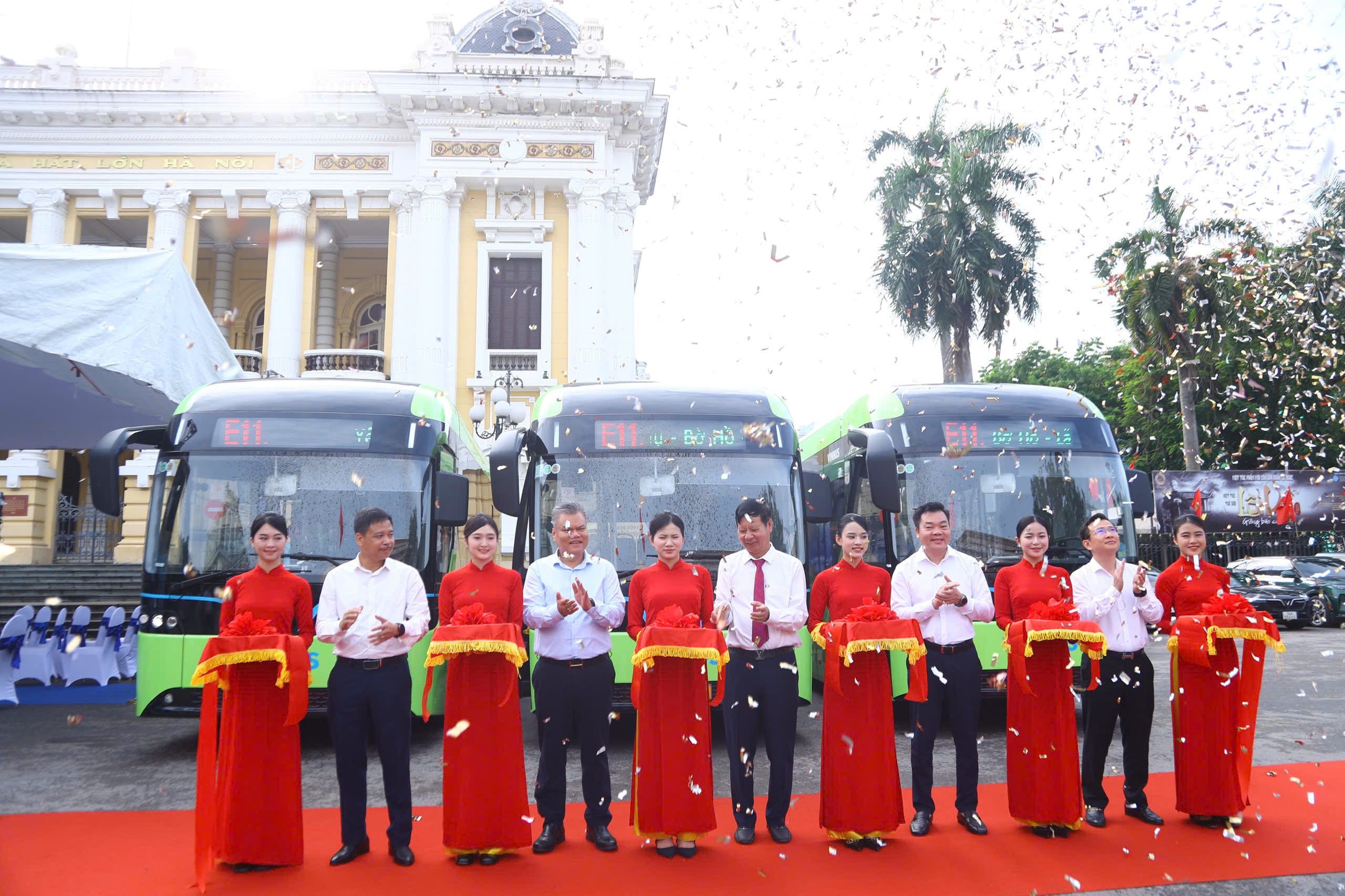Hà Nội khai trương tuyến buýt điện miễn phí kết nối Lăng Bác - Bờ Hồ- Ảnh 1.