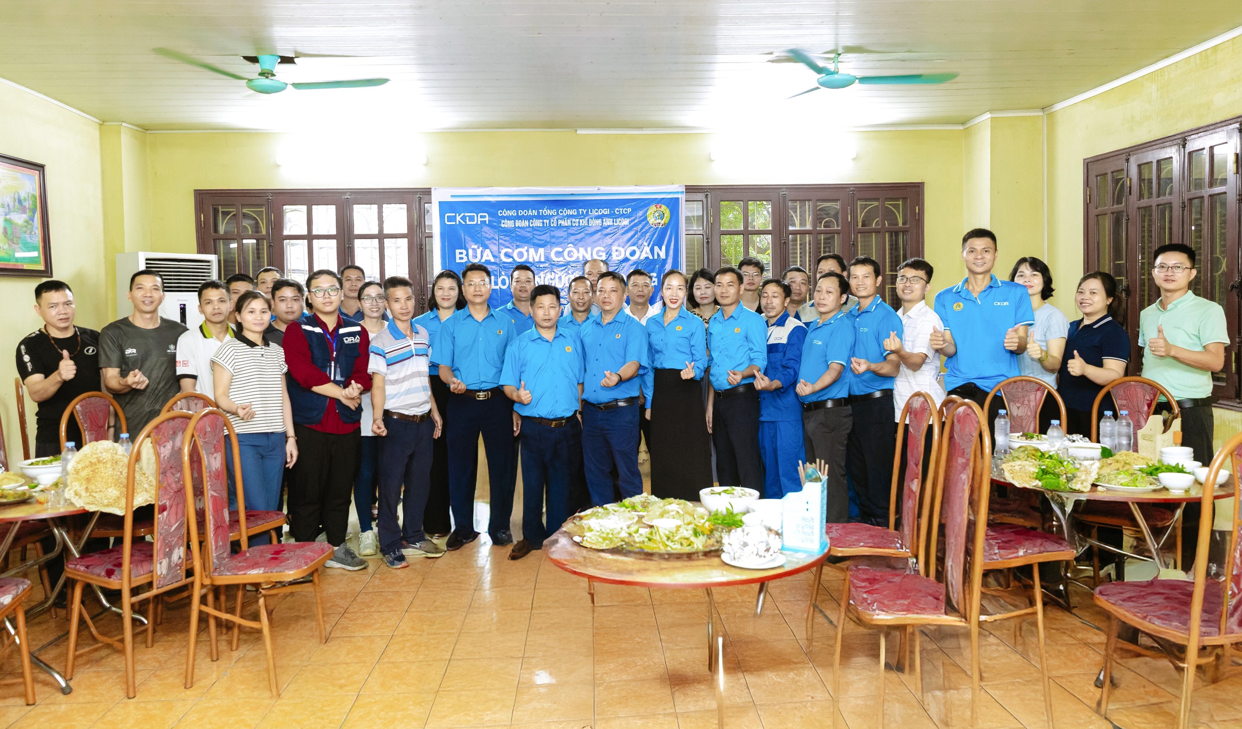 Bữa cơm Công đoàn - Ấm áp sau cơn mưa, gắn kết trái tim người thợ- Ảnh 3.