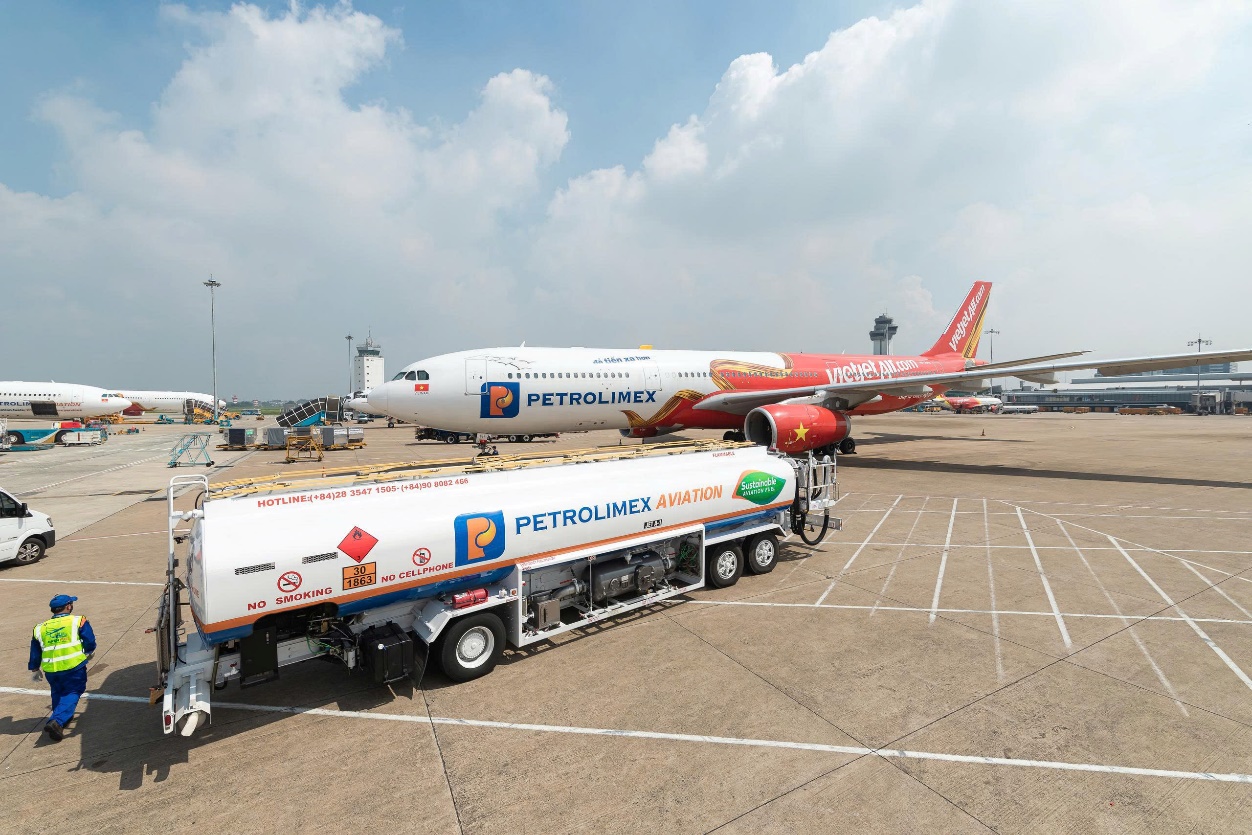 Petrolimex Aviation và Vietjet Air tiên phong xanh hoá bầu trời Việt- Ảnh 1.