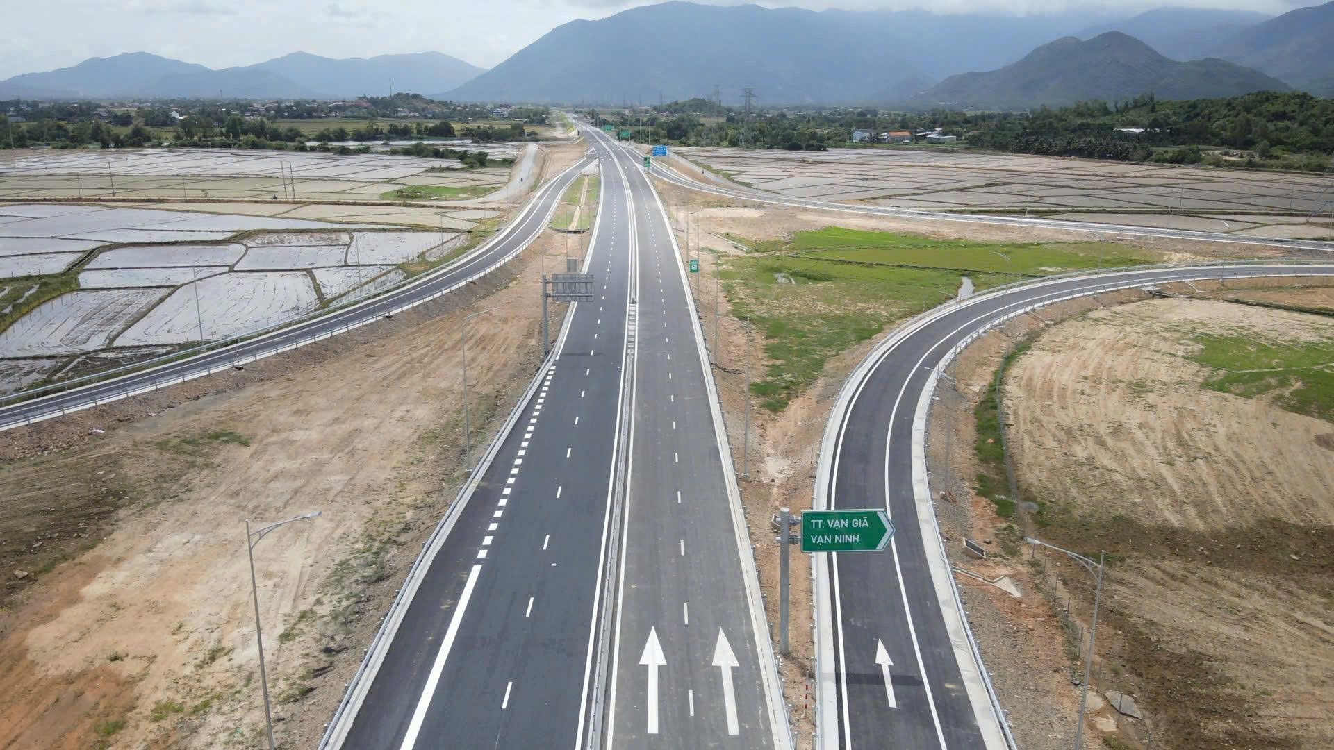 Phó chủ tịch Quốc hội kiểm tra các dự án cao tốc tại Khánh Hòa- Ảnh 5.