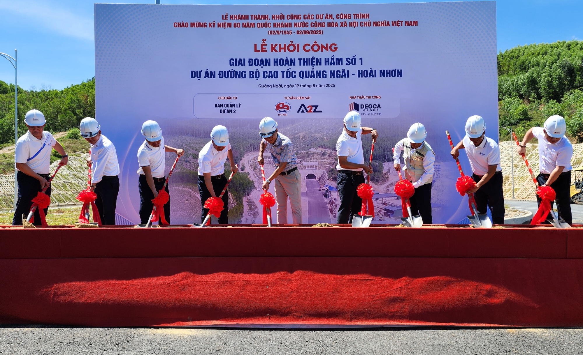 Hoàn thành vượt tiến độ hầm xuyên núi, thông xe 10km cao tốc Quảng Ngãi - Hoài Nhơn- Ảnh 1. Hoàn thành vượt tiến độ hầm xuyên núi, thông xe 10km cao tốc Quảng Ngãi - Hoài Nhơn- Ảnh 1.
