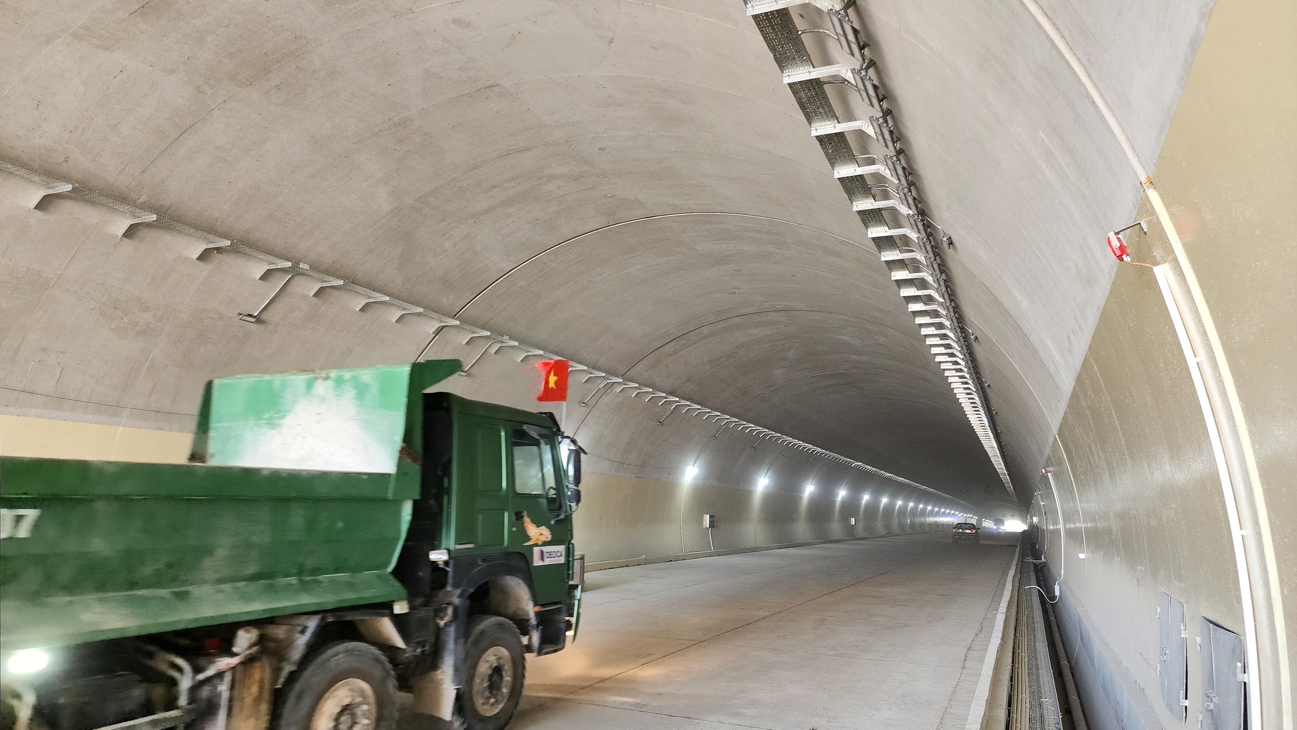 Hoàn thành vượt tiến độ hầm xuyên núi, thông xe 10km cao tốc Quảng Ngãi - Hoài Nhơn- Ảnh 3. Hoàn thành vượt tiến độ hầm xuyên núi, thông xe 10km cao tốc Quảng Ngãi - Hoài Nhơn- Ảnh 3.