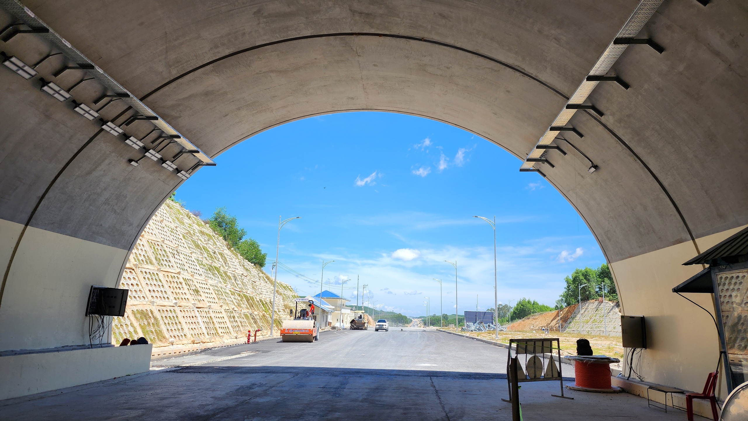 Hoàn thành vượt tiến độ hầm xuyên núi, thông xe 10km cao tốc Quảng Ngãi - Hoài Nhơn- Ảnh 8. Hoàn thành vượt tiến độ hầm xuyên núi, thông xe 10km cao tốc Quảng Ngãi - Hoài Nhơn- Ảnh 8.