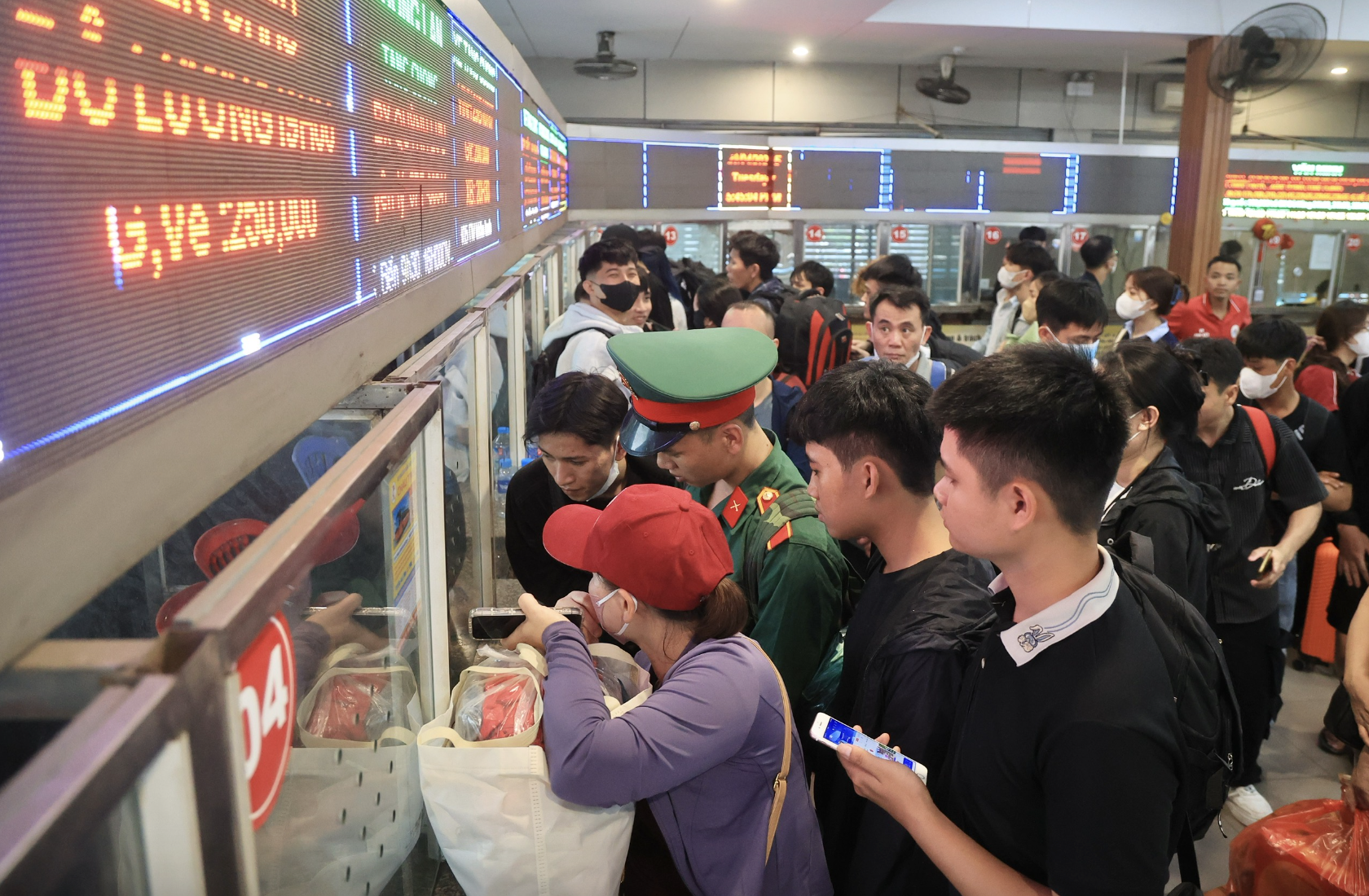 Siết quản lý an toàn, sẵn sàng phương án vận chuyển khách dịp cao điểm nghỉ lễ 2/9- Ảnh 1. Siết quản lý an toàn, sẵn sàng phương án vận chuyển khách dịp cao điểm nghỉ lễ 2/9- Ảnh 1.