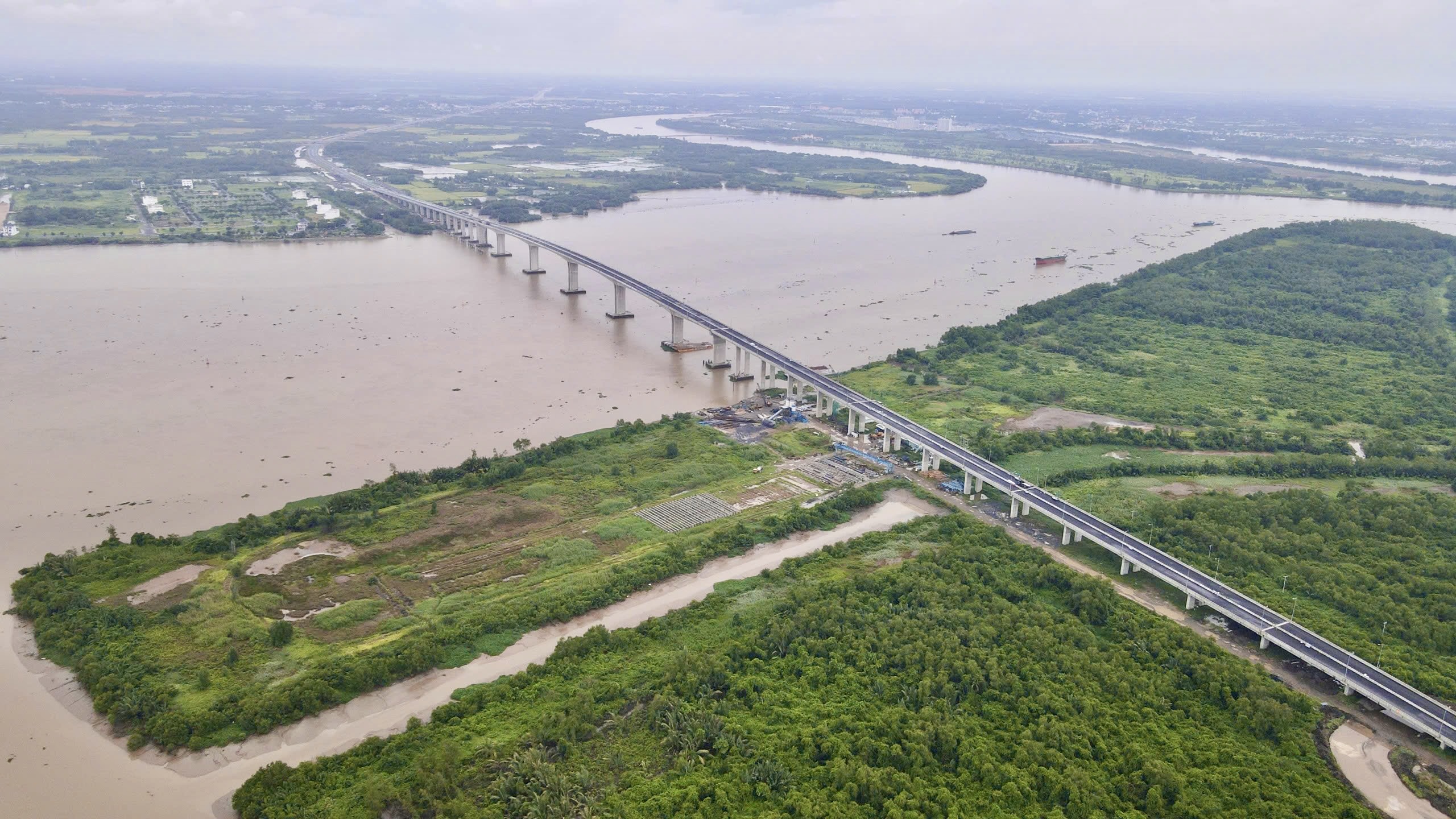 Người dân phấn khởi qua cầu Nhơn Trạch trong ngày đầu thông xe- Ảnh 17.