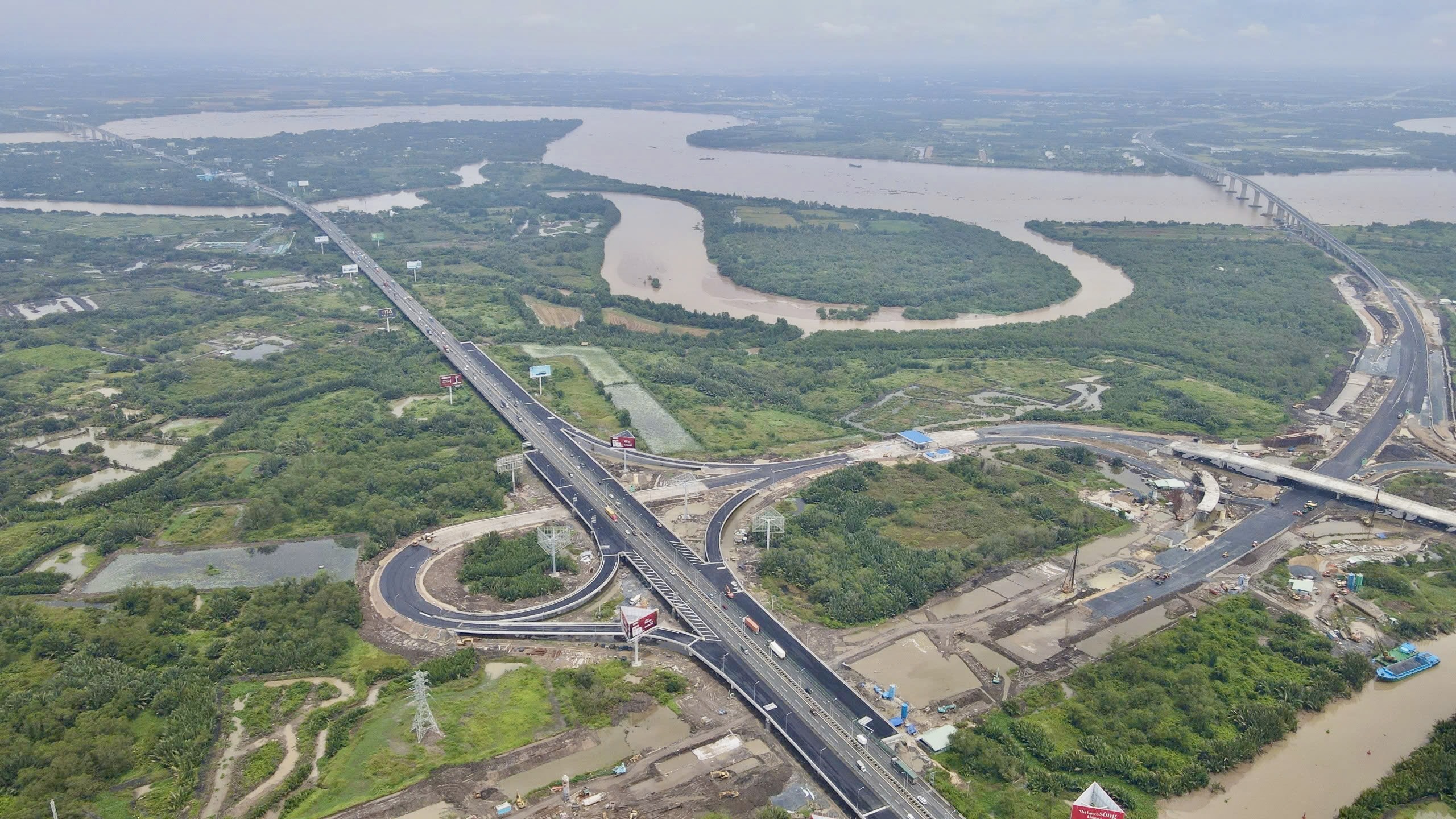 Người dân phấn khởi qua cầu Nhơn Trạch trong ngày đầu thông xe- Ảnh 18.