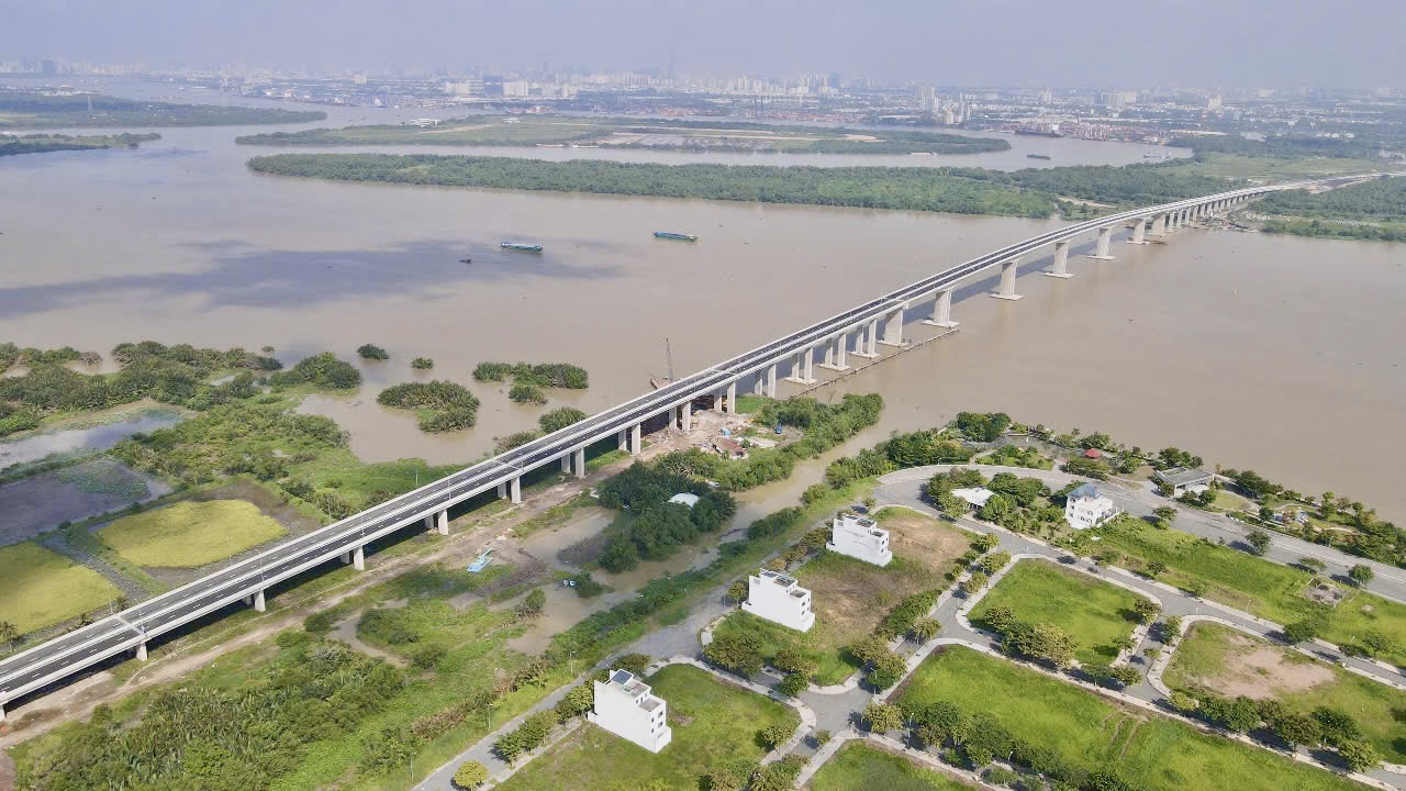 Người dân phấn khởi qua cầu Nhơn Trạch trong ngày đầu thông xe- Ảnh 11.