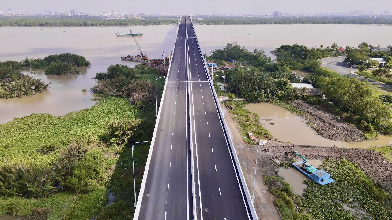 Người dân phấn khởi qua cầu Nhơn Trạch trong ngày đầu thông xe- Ảnh 13.