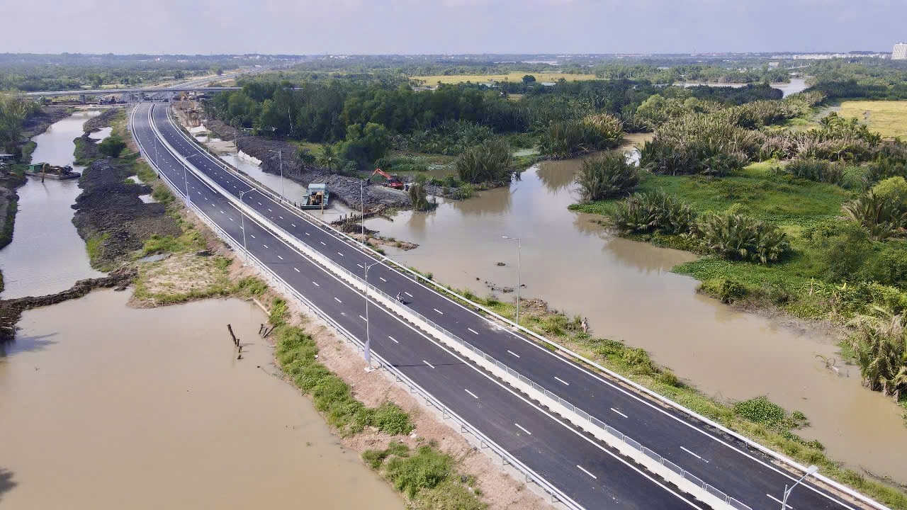 Người dân phấn khởi qua cầu Nhơn Trạch trong ngày đầu thông xe- Ảnh 5.