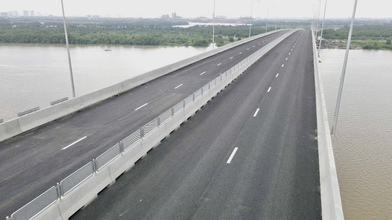 Người dân phấn khởi qua cầu Nhơn Trạch trong ngày đầu thông xe- Ảnh 15.