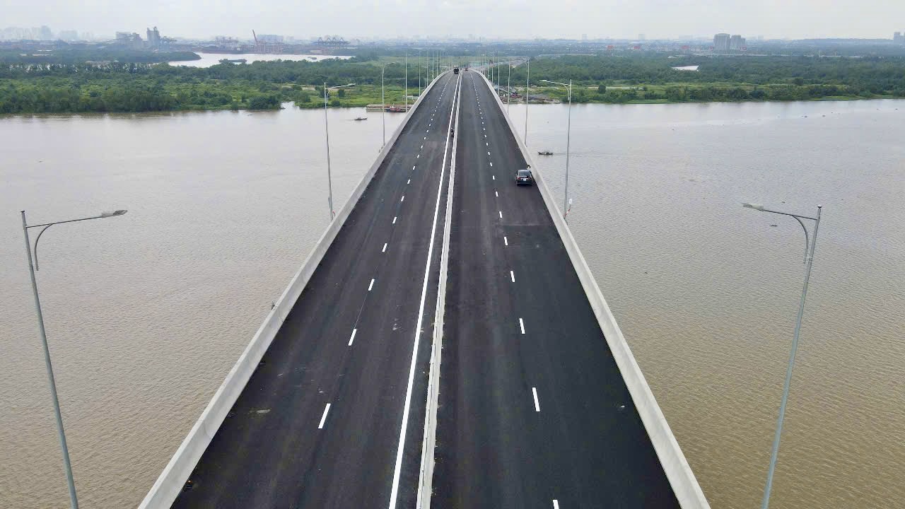 Người dân phấn khởi qua cầu Nhơn Trạch trong ngày đầu thông xe- Ảnh 8.