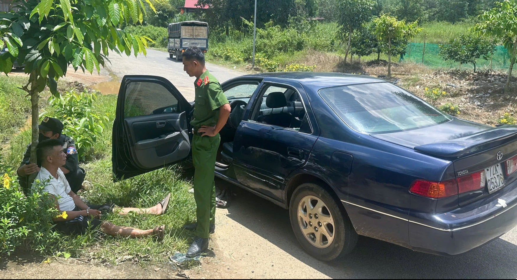 CSGT Lâm Đồng truy đuổi hơn 30km bắt chiếc ô tô "thông chốt"- Ảnh 1. CSGT Lâm Đồng truy đuổi hơn 30km bắt chiếc ô tô "thông chốt"- Ảnh 1.