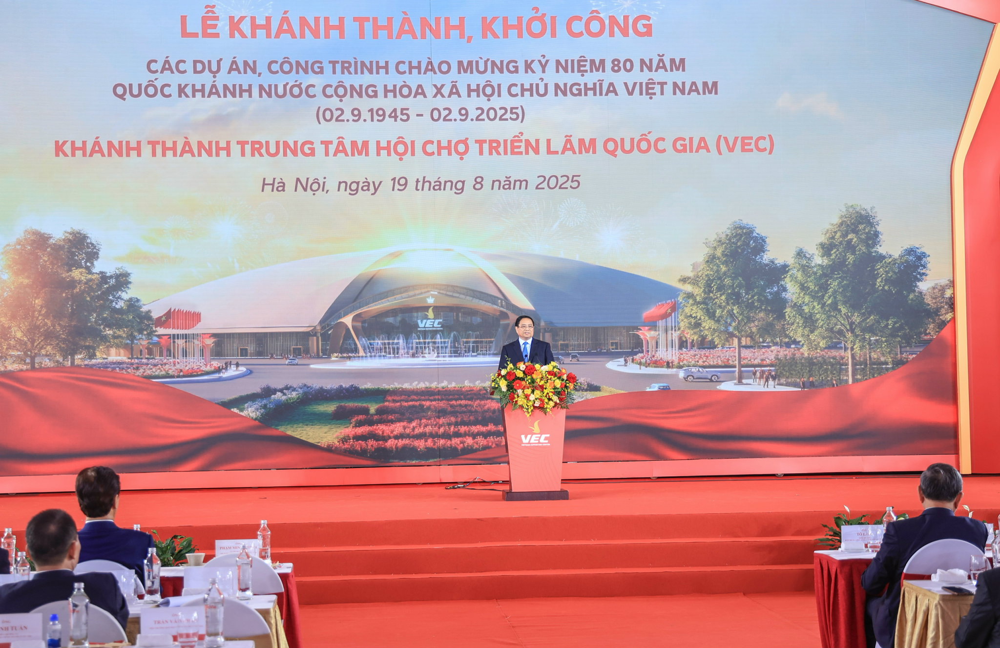 Nhìn lại chặng đường lịch sử 80 năm để tự tin làm tiếp những công trình thế kỷ- Ảnh 2. Nhìn lại chặng đường lịch sử 80 năm để tự tin làm tiếp những công trình thế kỷ- Ảnh 2.