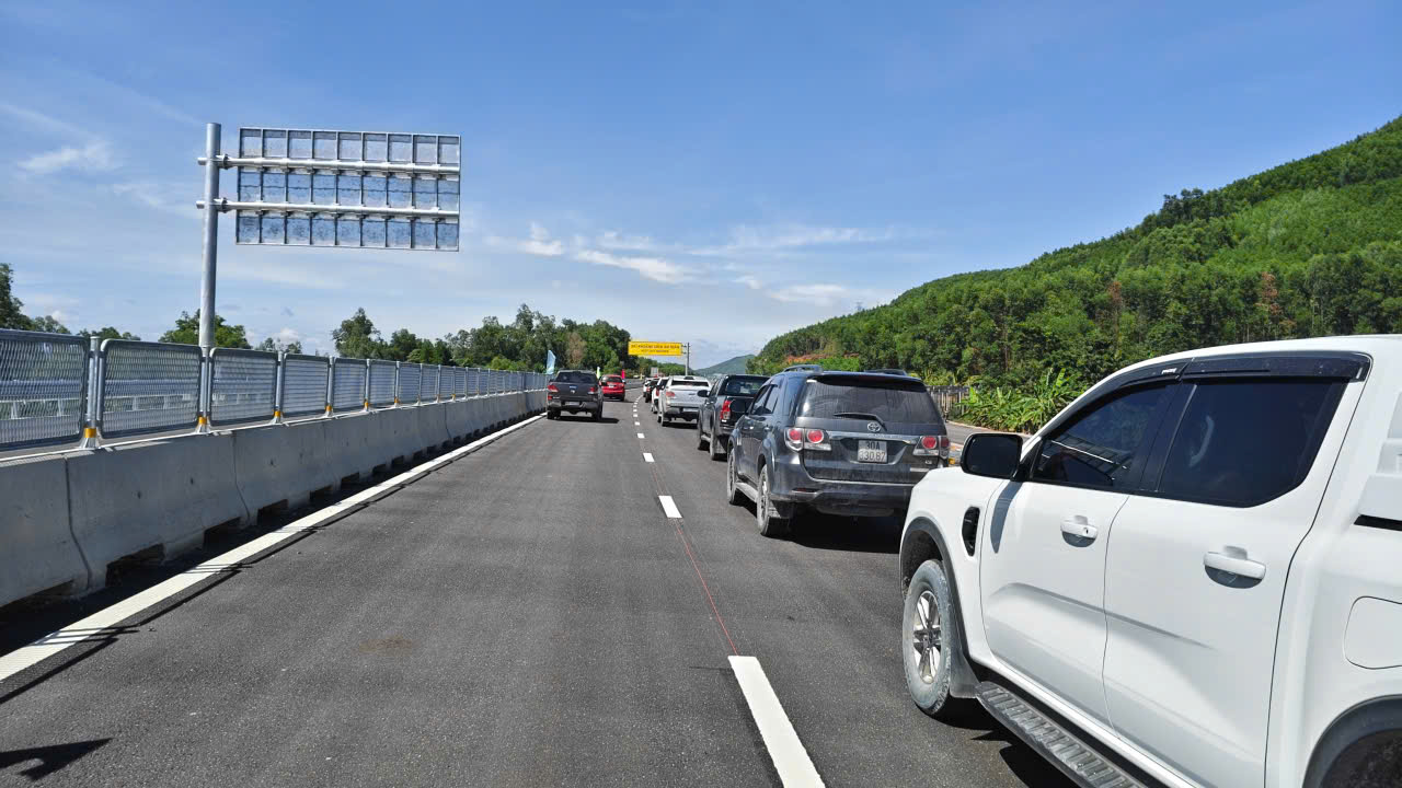 Hoàn thành vượt tiến độ hầm xuyên núi, thông xe 10km cao tốc Quảng Ngãi - Hoài Nhơn- Ảnh 12. Hoàn thành vượt tiến độ hầm xuyên núi, thông xe 10km cao tốc Quảng Ngãi - Hoài Nhơn- Ảnh 12.