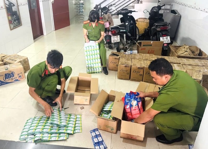 Mang 40.000 sản phẩm nghi hàng giả từ Nghệ An vào Gia Lai chờ tiêu thụ- Ảnh 1.