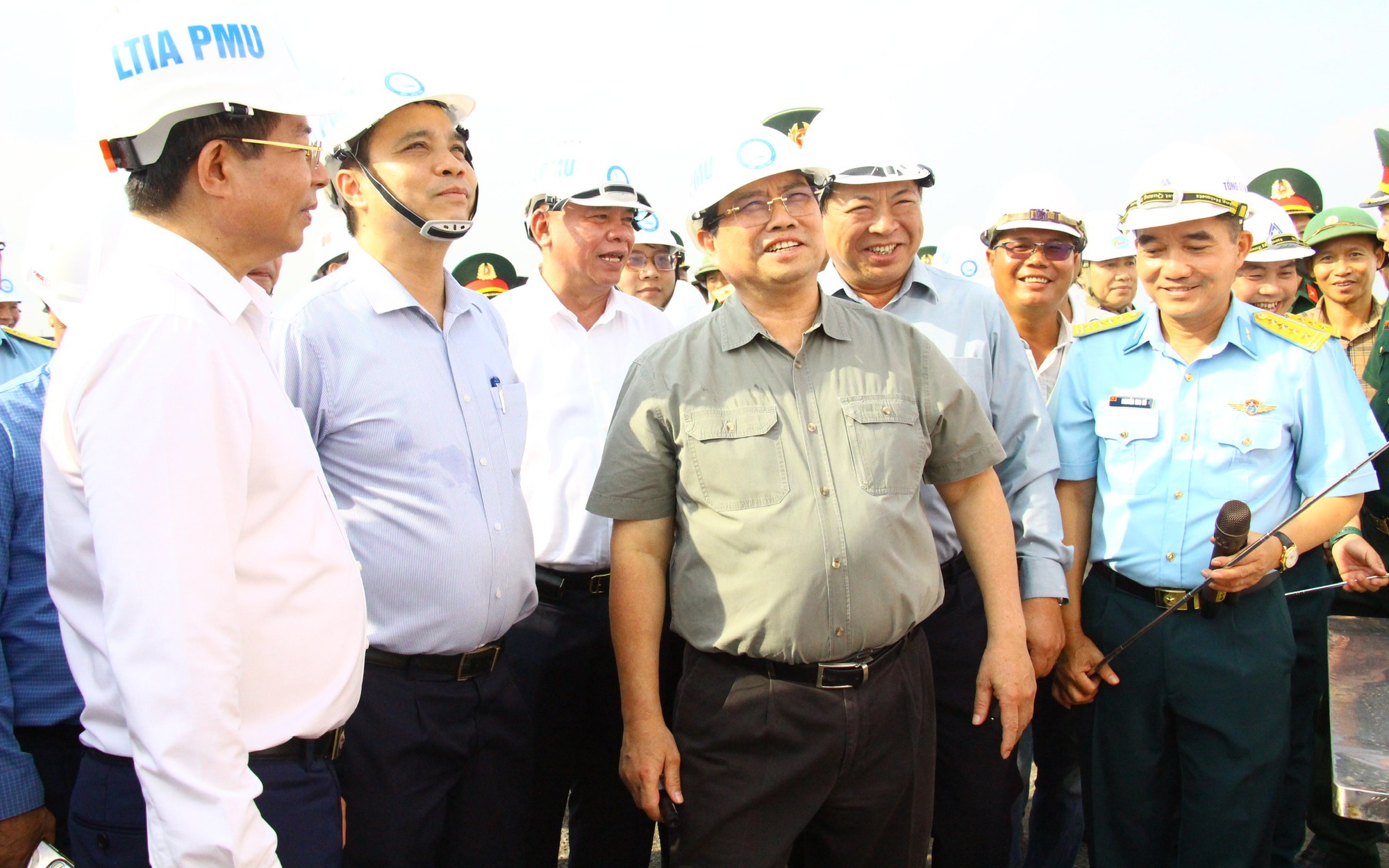 Thủ tướng Phạm Minh Chính thị sát đường cất hạ cánh, nhà ga sân bay Long Thành