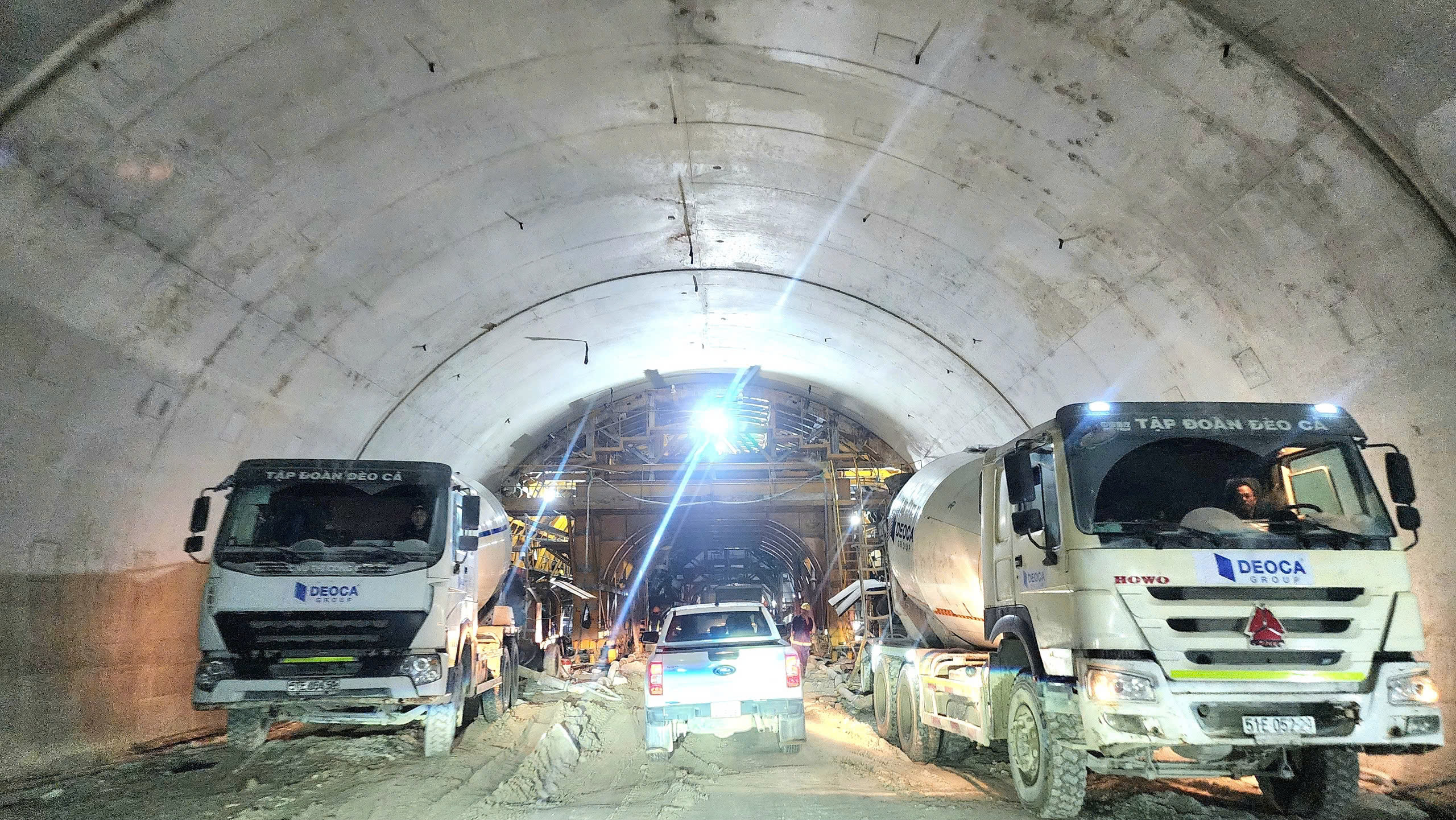 Đề xuất giải pháp rút ngắn tiến độ thi công hoàn thiện hầm đường bộ trên cao tốc Bắc - Nam- Ảnh 1. Đề xuất giải pháp rút ngắn tiến độ thi công hoàn thiện hầm đường bộ trên cao tốc Bắc - Nam- Ảnh 1.