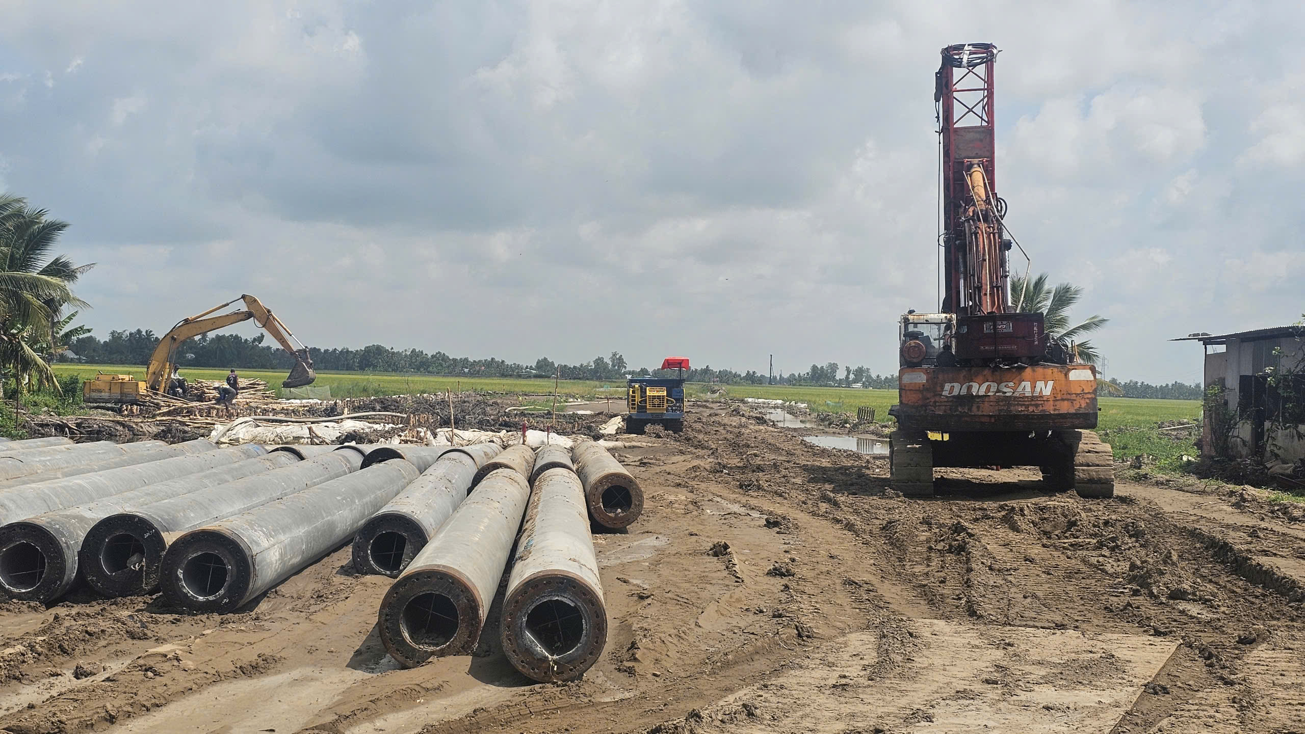 Đoàn công tác Quốc hội khảo sát thực địa dự án đường Hồ Chí Minh tại An Giang- Ảnh 2. Đoàn công tác Quốc hội khảo sát thực địa dự án đường Hồ Chí Minh tại An Giang- Ảnh 2.