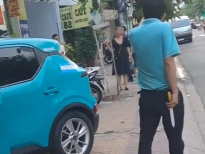 Khống chế tài xế taxi công nghệ cầm dao cãi nhau với khách ở TP.HCM- Ảnh 1. Khống chế tài xế taxi công nghệ cầm dao cãi nhau với khách ở TP.HCM- Ảnh 1.