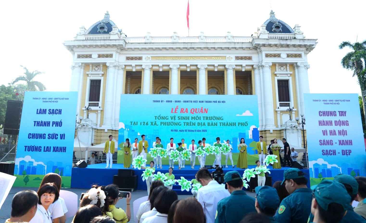Xã, phường ở Hà Nội đồng loạt ra quân tổng vệ sinh môi trường, chỉnh trang đô thị- Ảnh 1. C:\Users\HP\Desktop\HN Ra quân\z6865061813133_911716fb7b9cd2ee769eeec27eaaf465.jpg