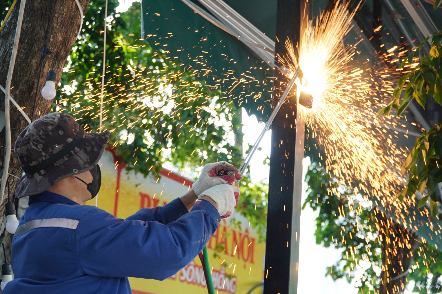 Xã, phường ở Hà Nội đồng loạt ra quân tổng vệ sinh môi trường, chỉnh trang đô thị- Ảnh 9. C:\Users\HP\Desktop\HN Ra quân\Phú Thượng\DSC04663.JPG