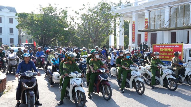 Xã, phường ở Hà Nội đồng loạt ra quân tổng vệ sinh môi trường, chỉnh trang đô thị- Ảnh 10. Xã, phường ở Hà Nội đồng loạt ra quân tổng vệ sinh môi trường, chỉnh trang đô thị- Ảnh 10.