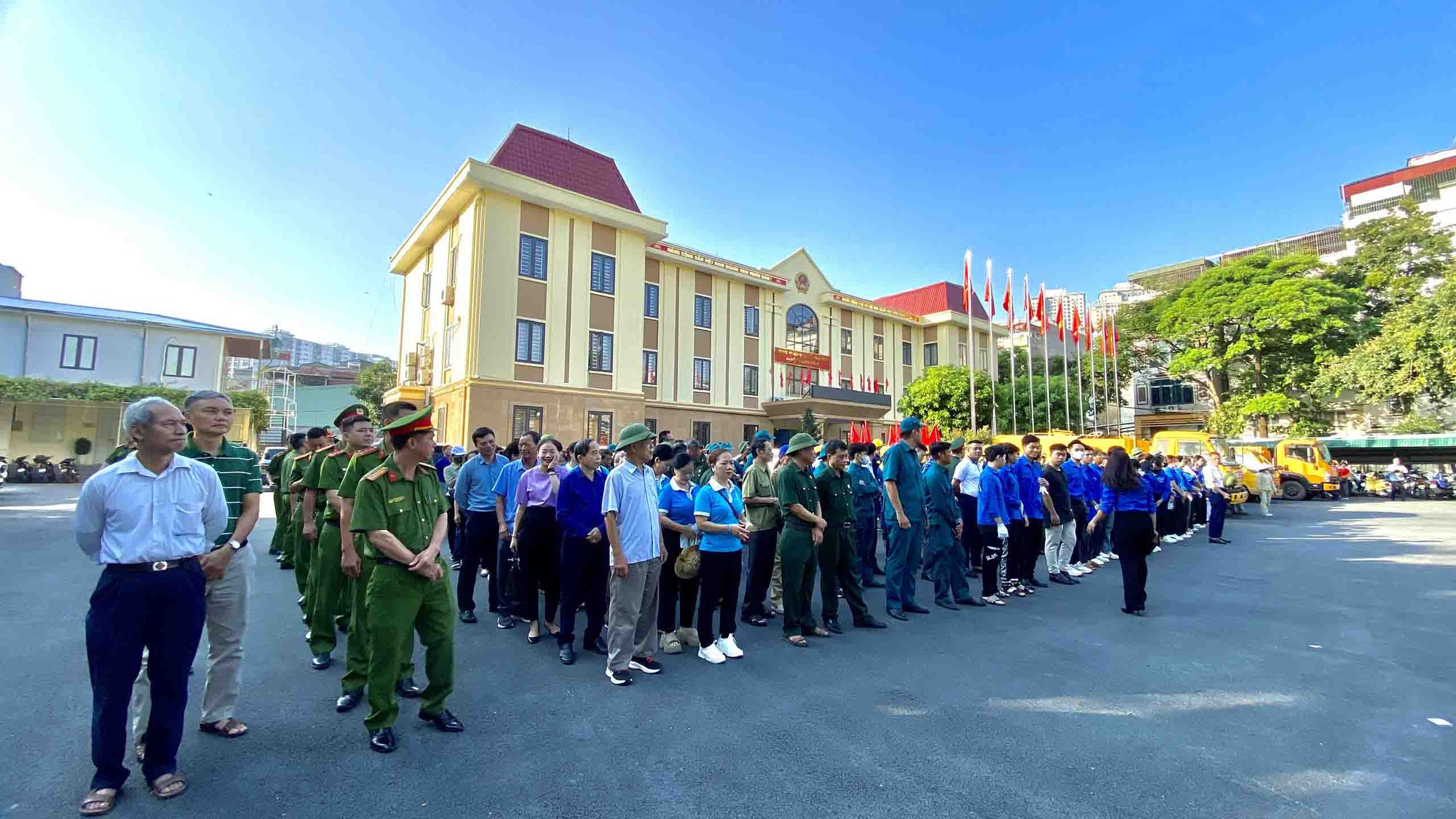Xã, phường ở Hà Nội đồng loạt ra quân tổng vệ sinh môi trường, chỉnh trang đô thị- Ảnh 13. Xã, phường ở Hà Nội đồng loạt ra quân tổng vệ sinh môi trường, chỉnh trang đô thị- Ảnh 13.