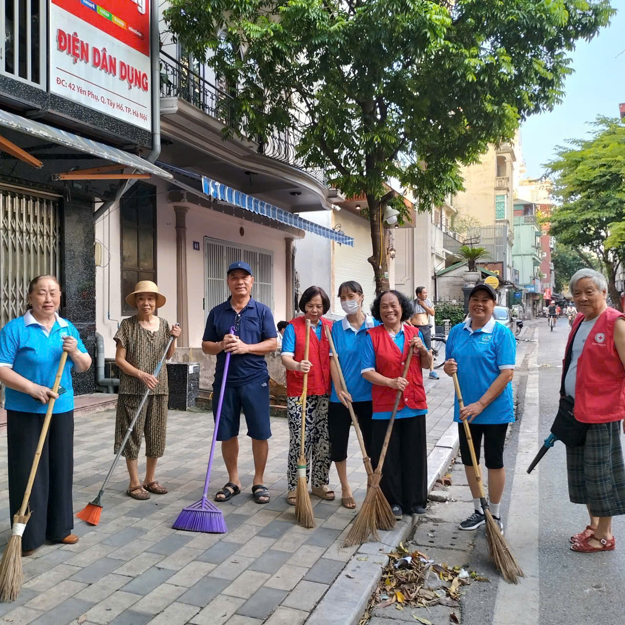 Xã, phường ở Hà Nội đồng loạt ra quân tổng vệ sinh môi trường, chỉnh trang đô thị- Ảnh 5. Xã, phường ở Hà Nội đồng loạt ra quân tổng vệ sinh môi trường, chỉnh trang đô thị- Ảnh 5.