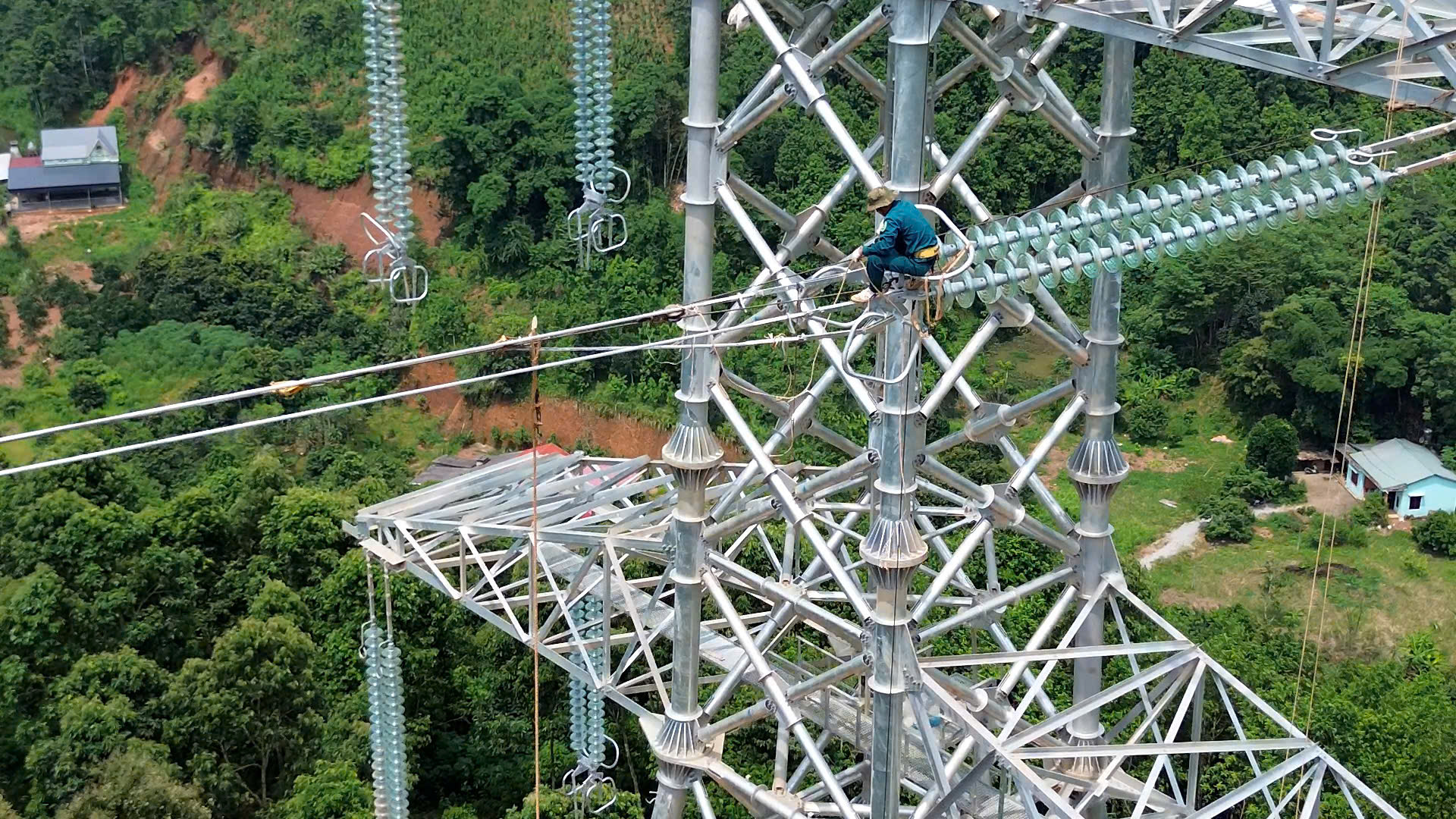 Tiến độ đường dây 500kV đoạn qua tỉnh Lào Cai hiện ra sao?- Ảnh 3. Tiến độ đường dây 500kV đoạn qua tỉnh Lào Cai hiện ra sao?- Ảnh 3.