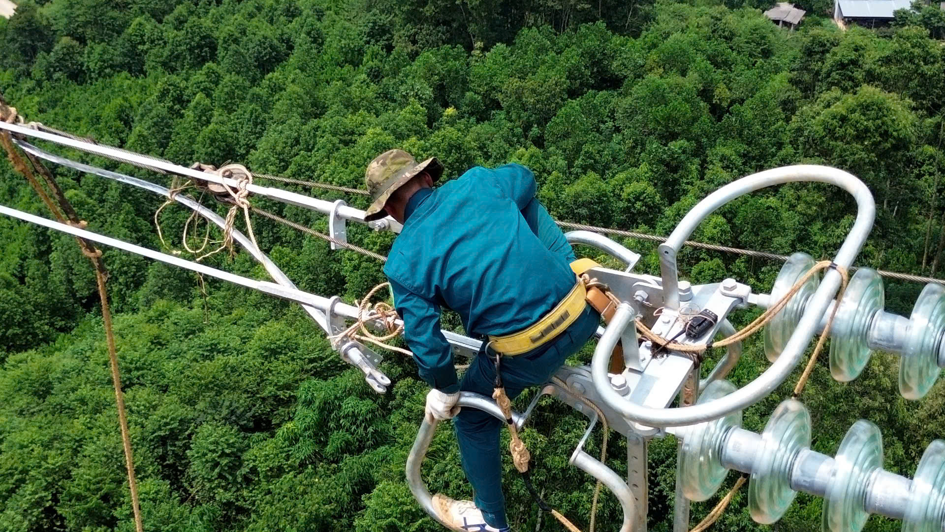 Tiến độ đường dây 500kV đoạn qua tỉnh Lào Cai hiện ra sao?- Ảnh 4. Tiến độ đường dây 500kV đoạn qua tỉnh Lào Cai hiện ra sao?- Ảnh 4.