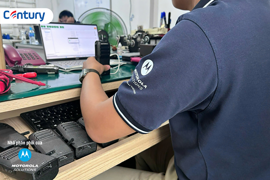Máy bộ đàm Motorola R2 - Cầu nối hoàn hảo giữa chế độ Analog và kỹ thuật số- Ảnh 2.