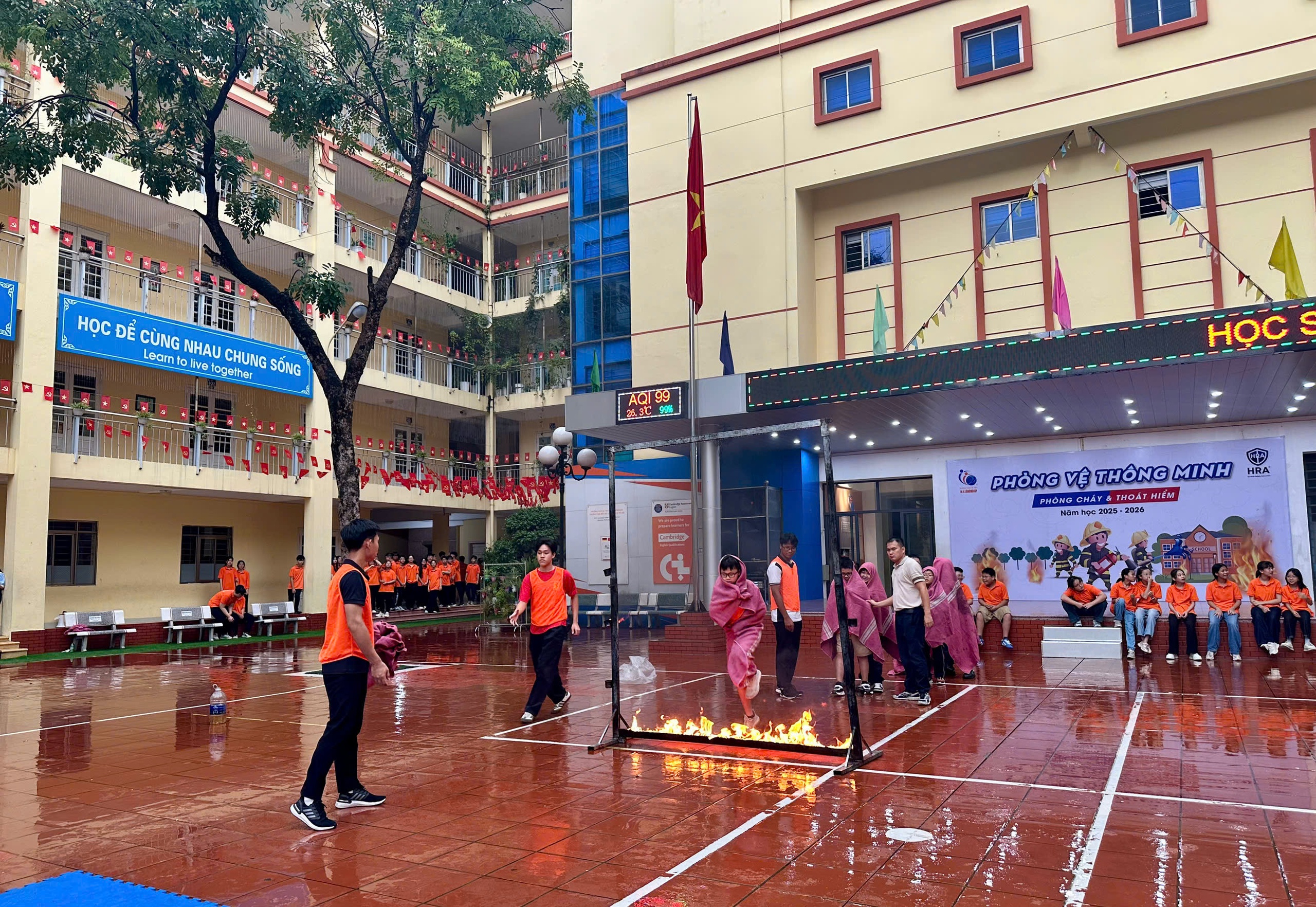 An toàn PCCC: Hà Nội chuẩn bị kỹ cho ngày học sinh tựu trường- Ảnh 1. An toàn PCCC: Hà Nội chuẩn bị kỹ cho ngày học sinh tựu trường- Ảnh 1.