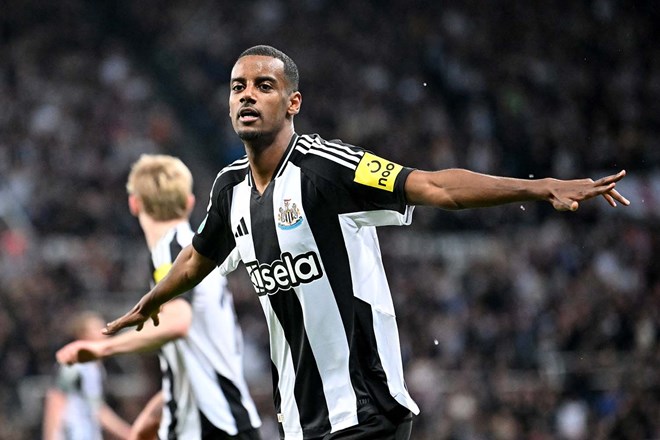 Liverpool ra giá kỷ lục, quyết chiêu mộ sao Newcastle- Ảnh 1.
