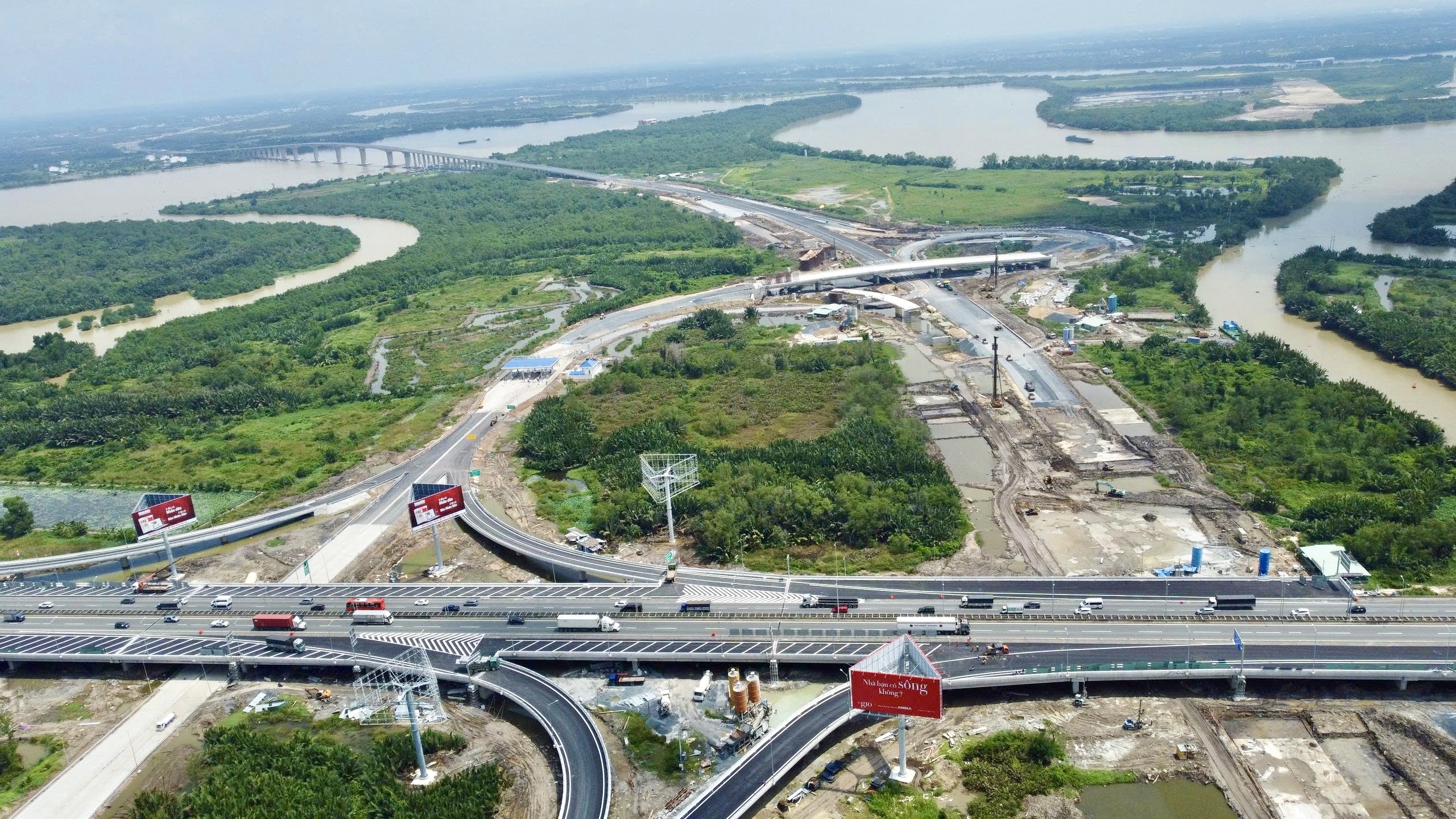 Người dân phấn khởi qua cầu Nhơn Trạch trong ngày đầu thông xe- Ảnh 6.