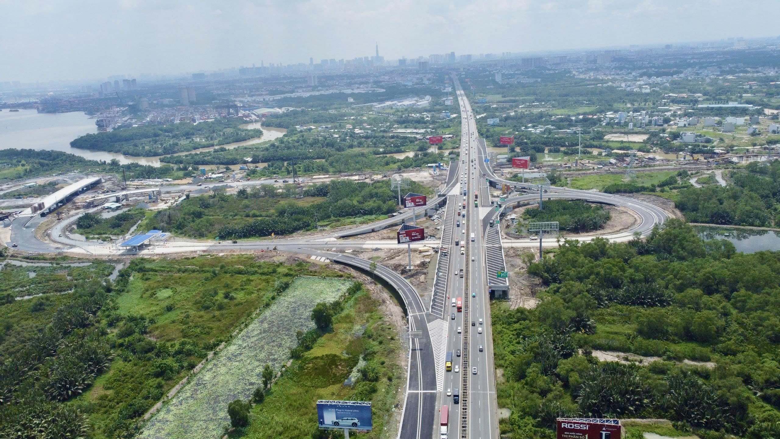 Người dân phấn khởi qua cầu Nhơn Trạch trong ngày đầu thông xe- Ảnh 7.