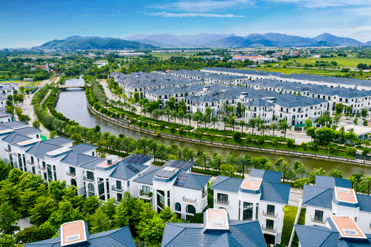 Thị trường địa ốc Vinh: Khi những “ông lớn” định hình cuộc chơi mới- Ảnh 1. Thị trường địa ốc Vinh: Khi những “ông lớn” định hình cuộc chơi mới- Ảnh 1.