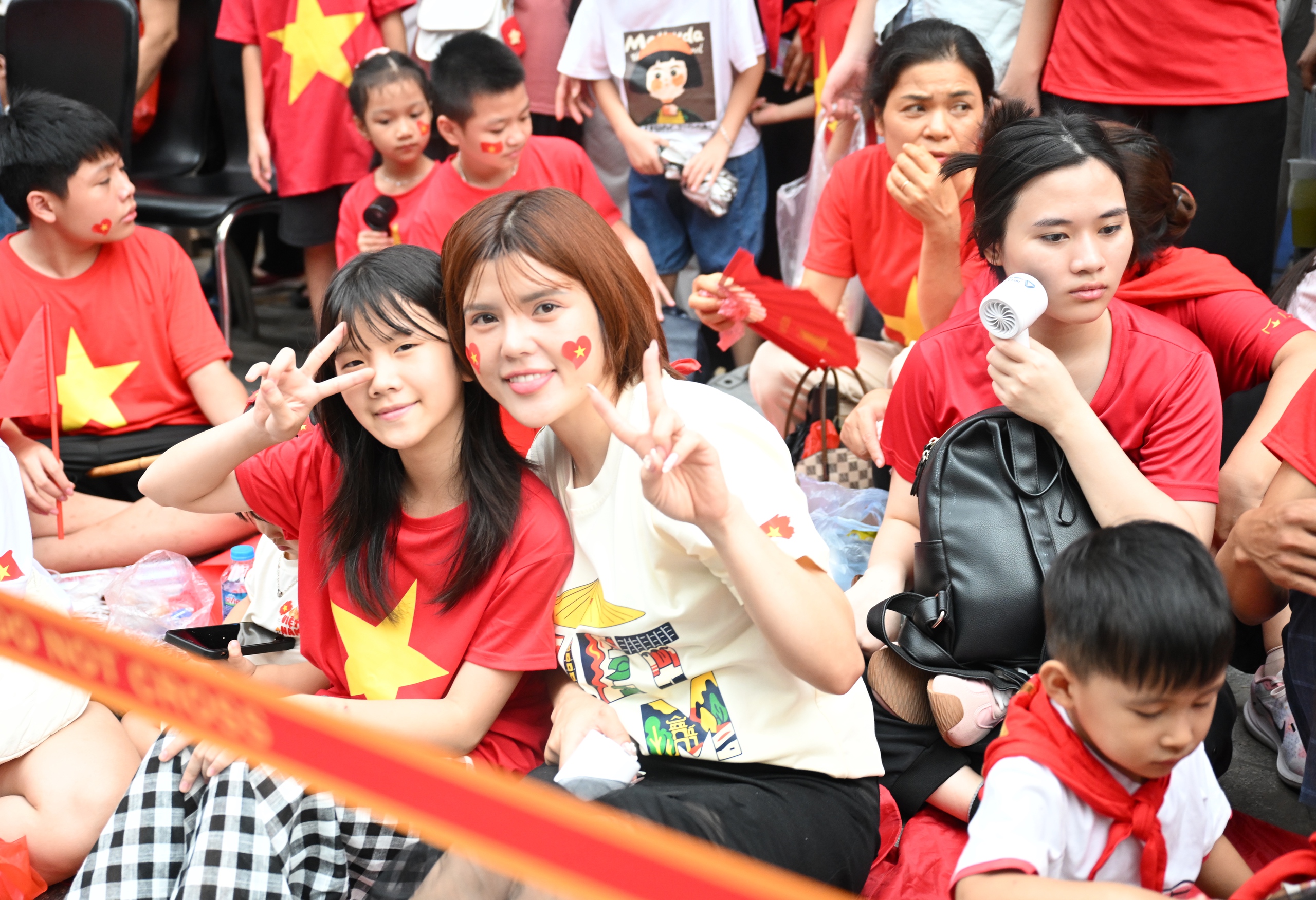 Người dân chen chân xem tổng hợp luyện diễu binh, diễu hành tại Quảng trường Ba Đình- Ảnh 21.