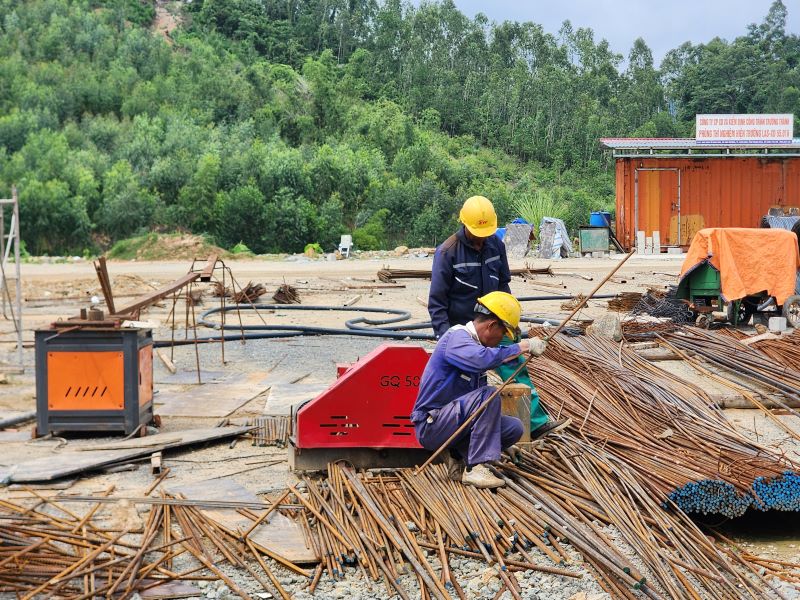 Dự án 2.400 tỷ đồng ở Thanh Hóa thi công thần tốc dưới nắng gắt- Ảnh 1.