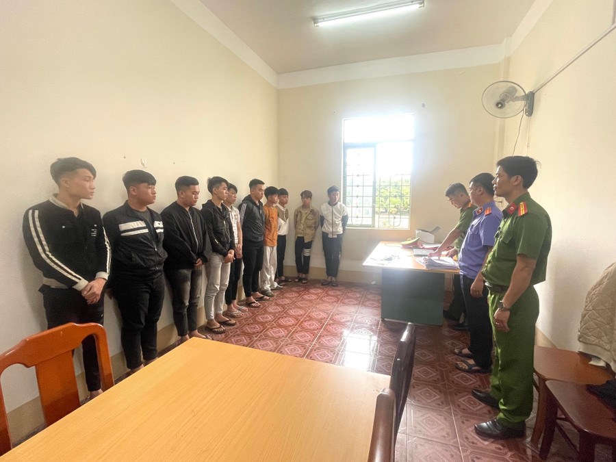 Gia Lai: Khởi tố 11 đối tượng mang hung khí rượt đuổi nhau giữa phố- Ảnh 1. Gia Lai: Khởi tố 11 đối tượng mang hung khí rượt đuổi nhau giữa phố- Ảnh 1.