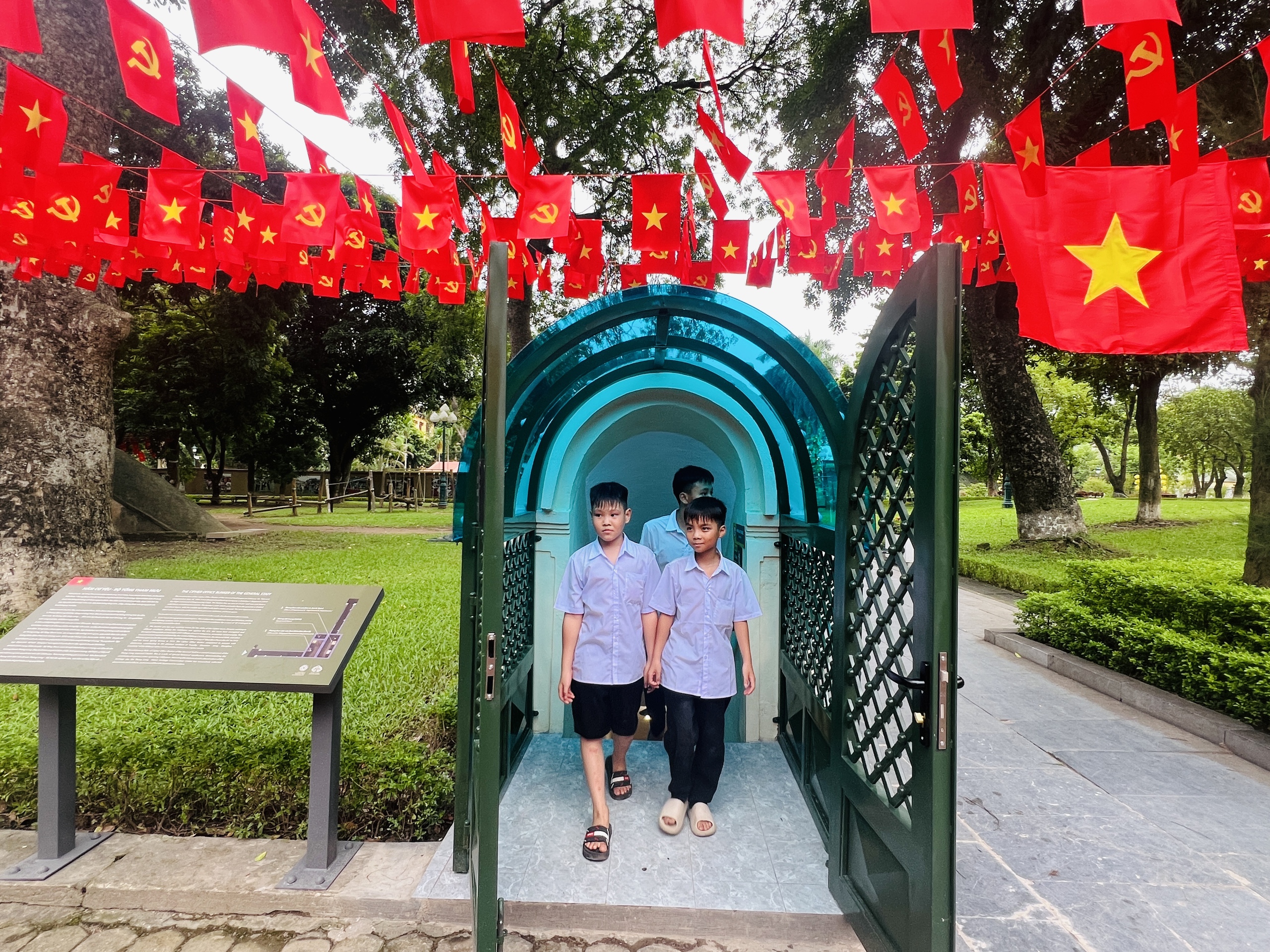Khám phá hầm bí mật trong lòng Hoàng thành Thăng Long lần đầu mở cửa- Ảnh 4. Khám phá hầm bí mật trong lòng Hoàng thành Thăng Long lần đầu mở cửa- Ảnh 4.