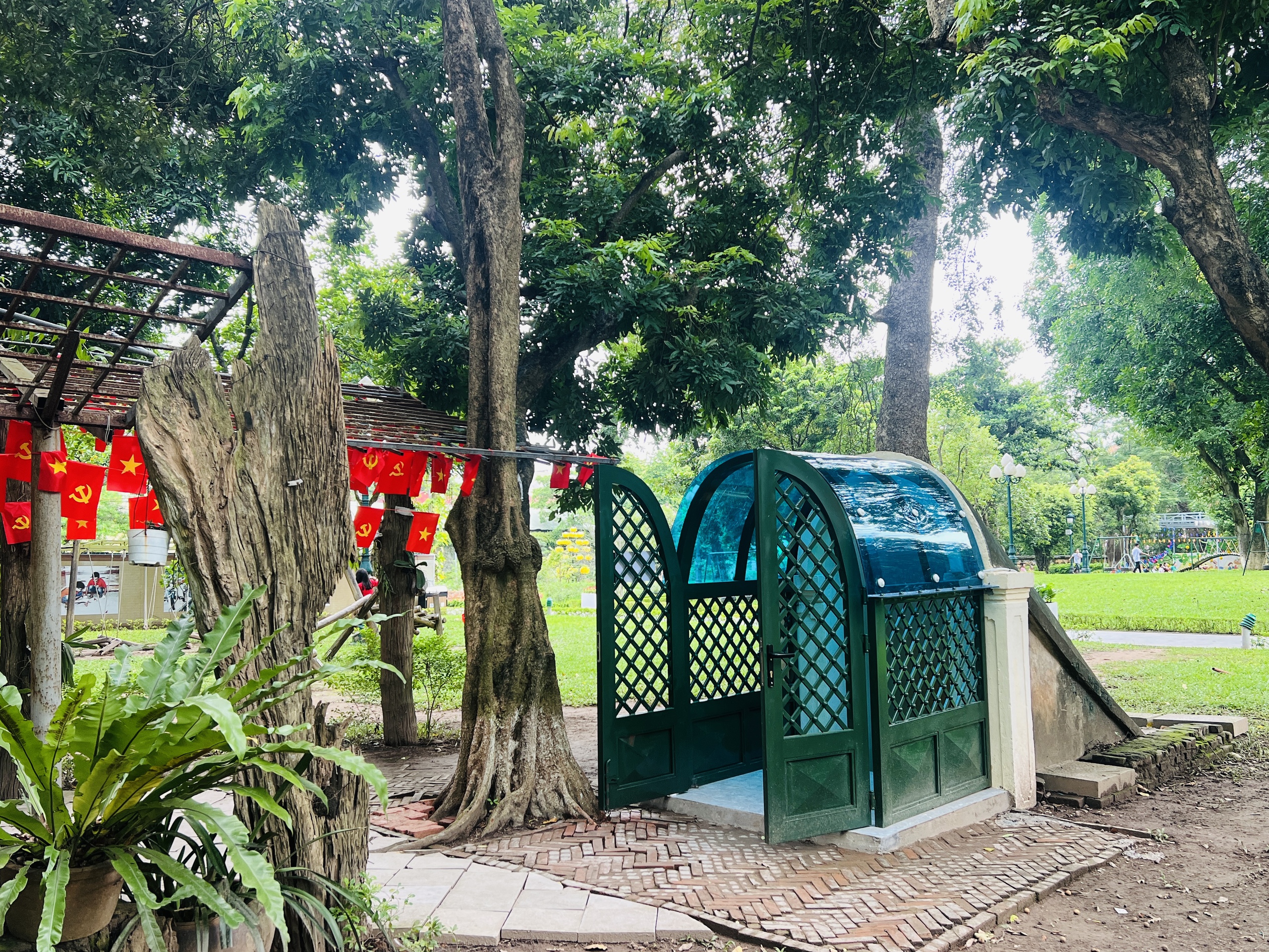 Khám phá hầm bí mật trong lòng Hoàng thành Thăng Long lần đầu mở cửa- Ảnh 2. Khám phá hầm bí mật trong lòng Hoàng thành Thăng Long lần đầu mở cửa- Ảnh 2.