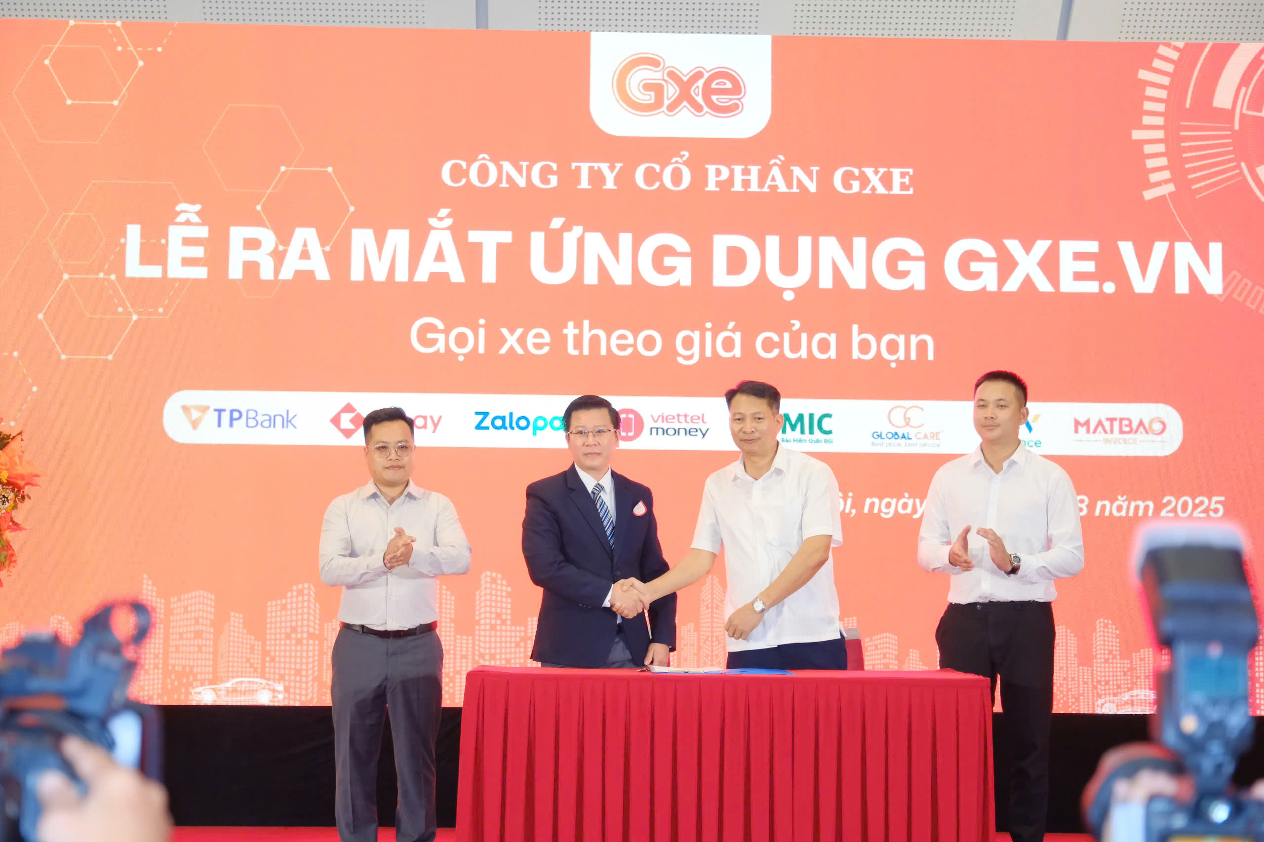 Ra mắt ứng dụng gọi xe cho phép khách hàng "mặc cả" giá cước- Ảnh 1. Ra mắt ứng dụng gọi xe cho phép khách hàng "mặc cả" giá cước- Ảnh 1.