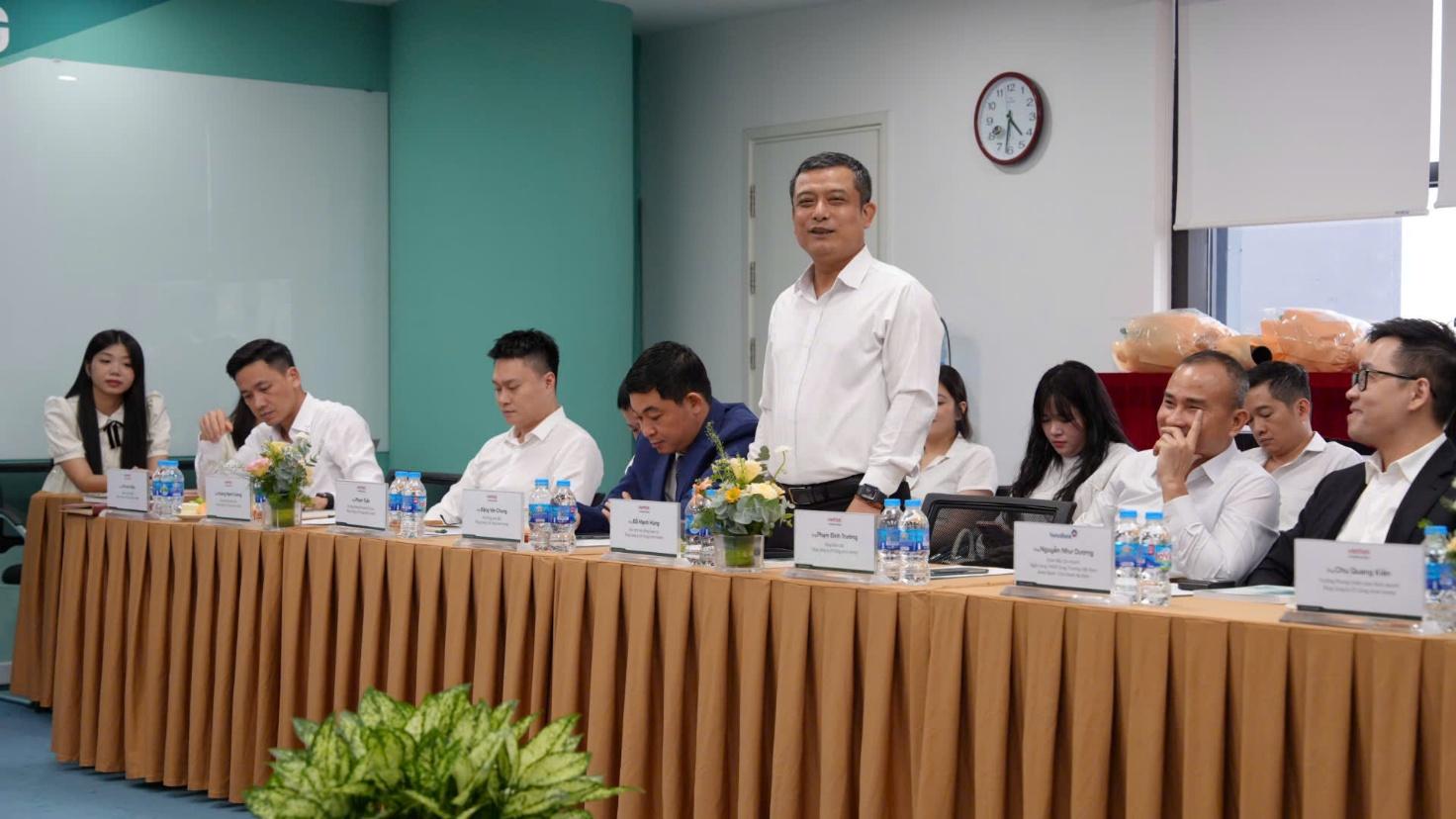 Stavian Group và Viettel Construction ký kết hợp tác chiến lược phát triển hạ tầng- Ảnh 5. A group of people sitting at a table AI-generated content may be incorrect.